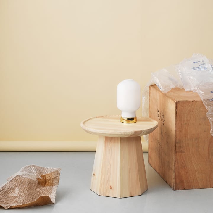 Candeeiro de mesa Amp, branco-latão Normann Copenhagen