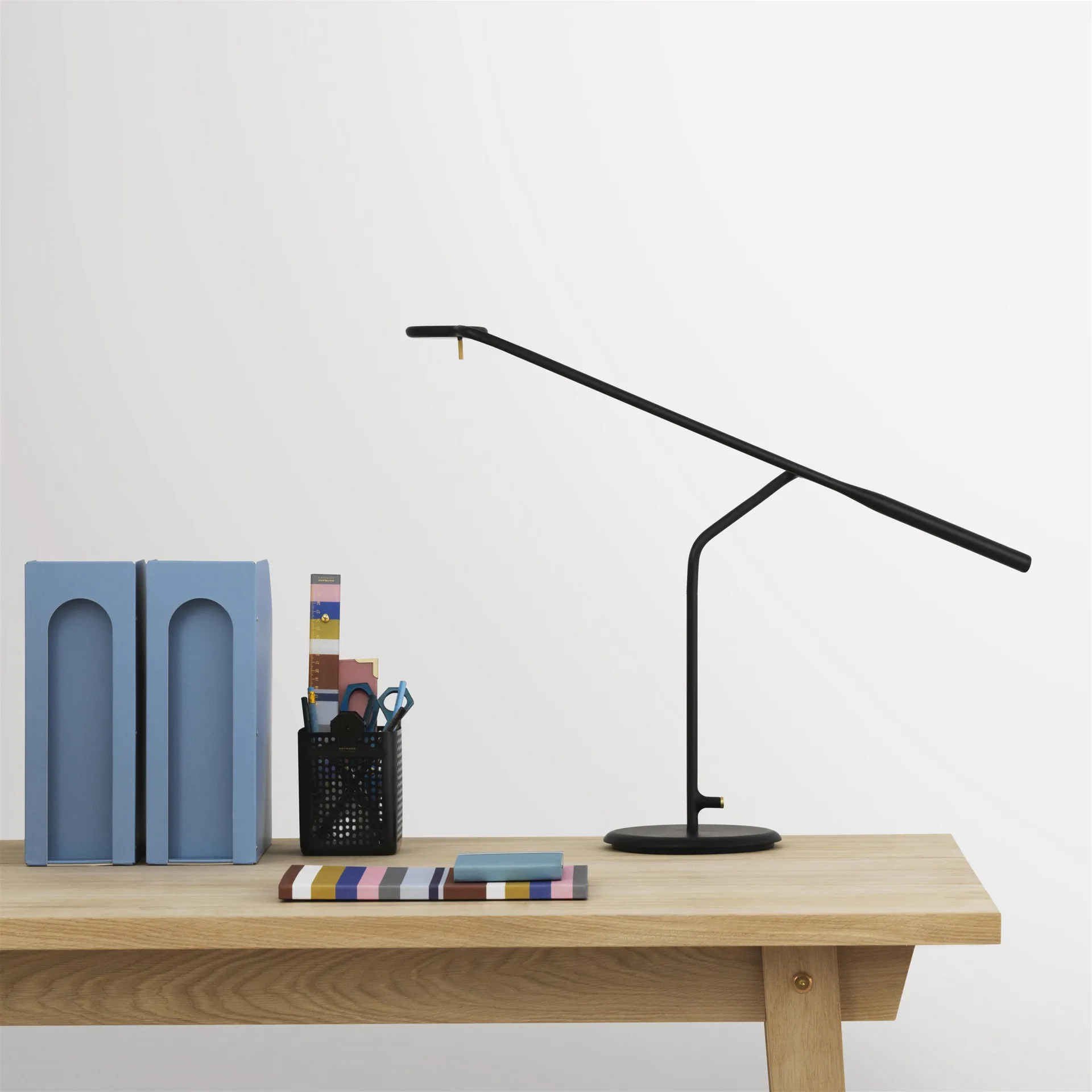 Candeeiro de mesa Flow, preto Normann Copenhagen