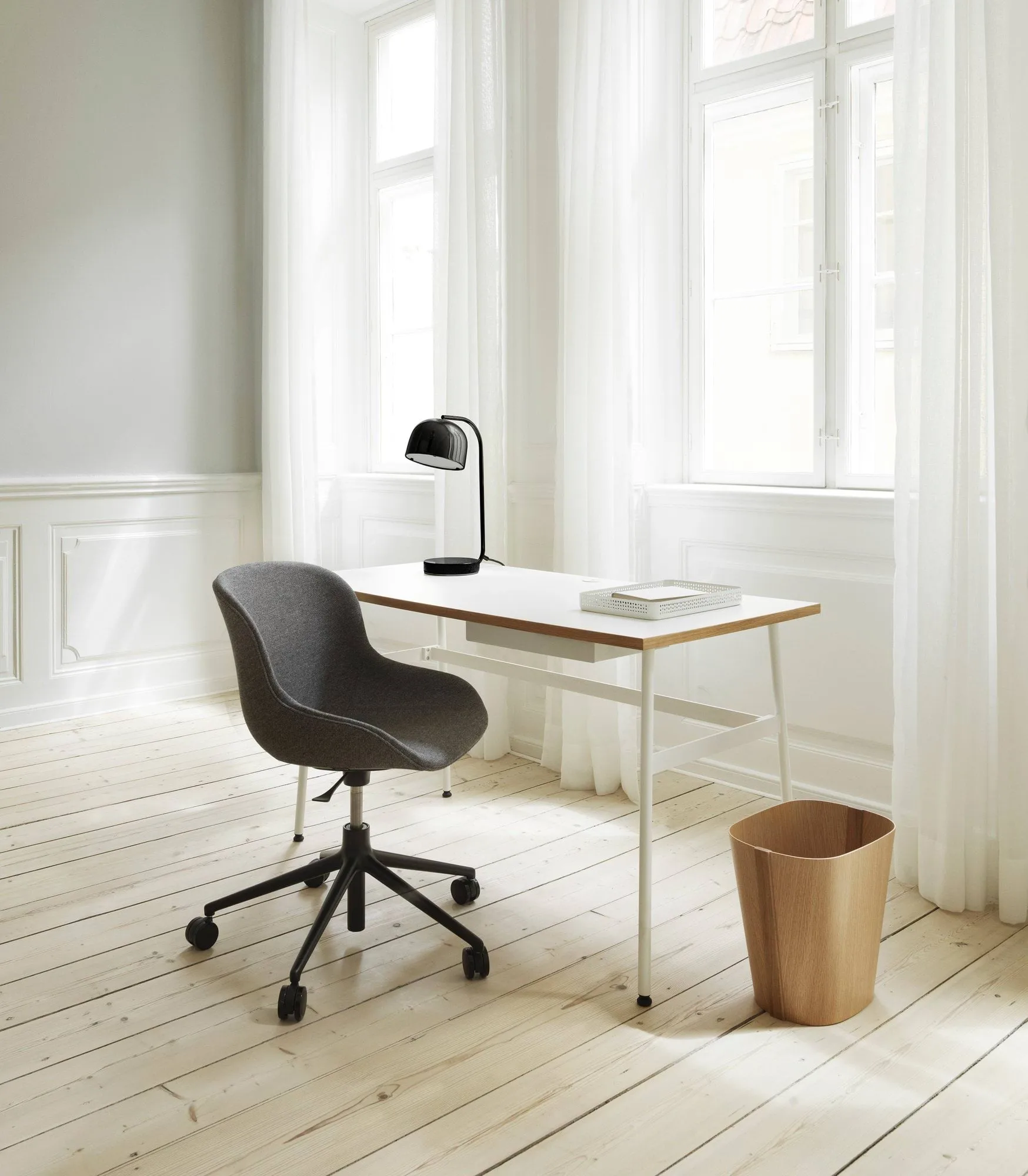 Candeeiro de mesa Grant, Preto Normann Copenhagen