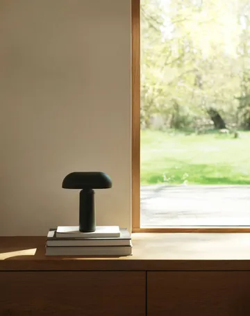 Candeeiro de mesa Porta - Dark green - Normann Copenhagen