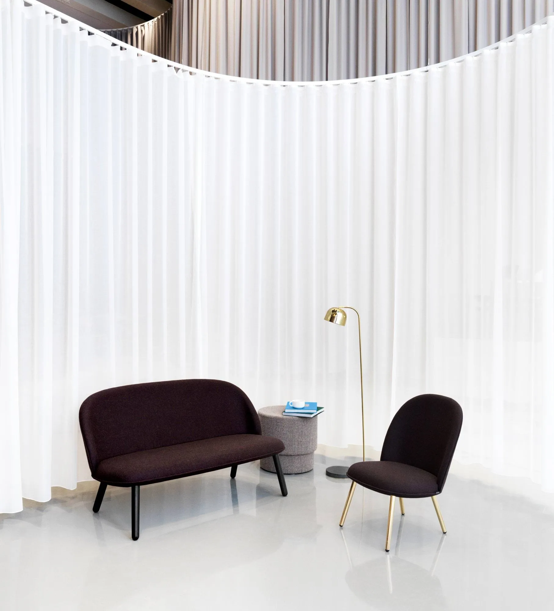Candeeiro de pé Grant, latão  Normann Copenhagen