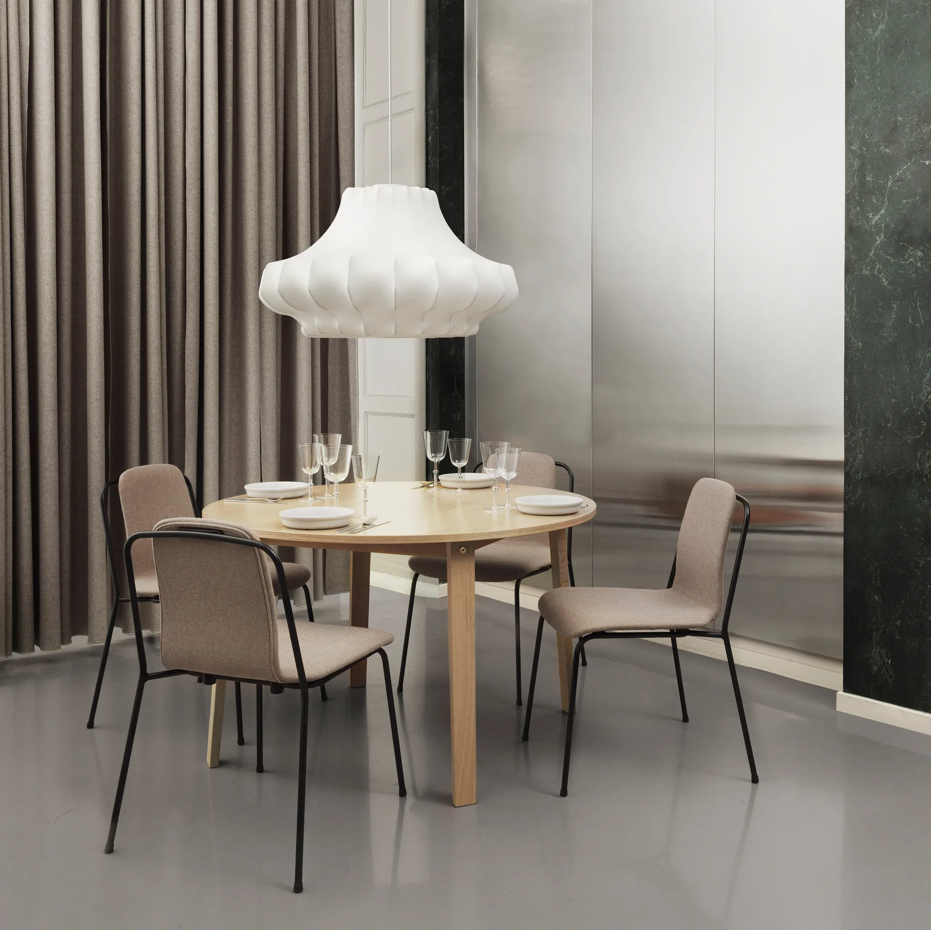 Candeeiro de teto médio Phantom, Branco Normann Copenhagen