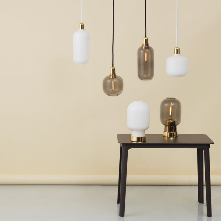Candeeiro grande Amp, branco-latão Normann Copenhagen