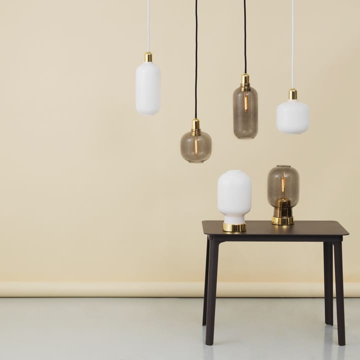 Candeeiro pequeno Amp, branco-latão Normann Copenhagen