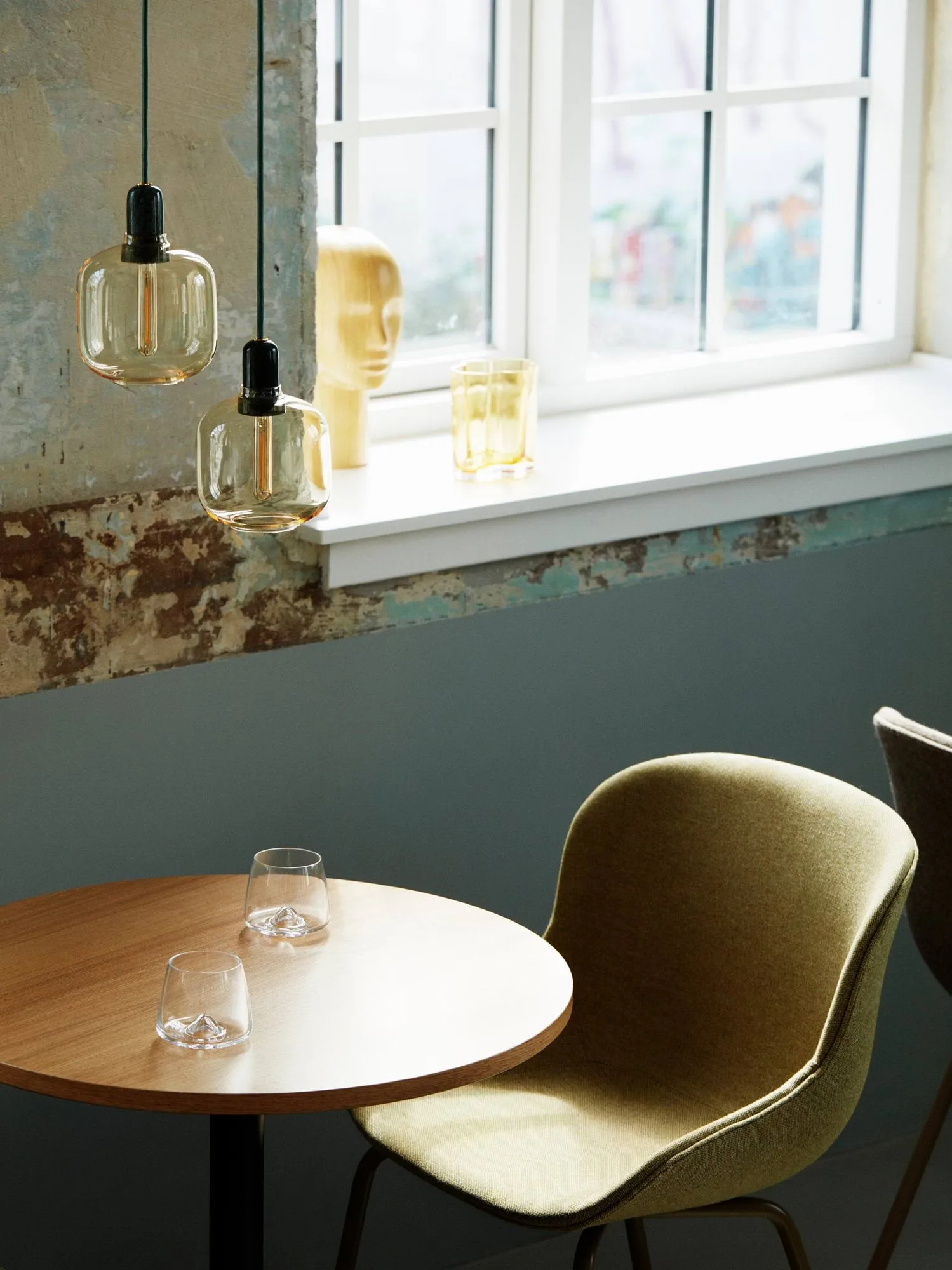 Candeeiro pequeno Amp, dourado-verde Normann Copenhagen