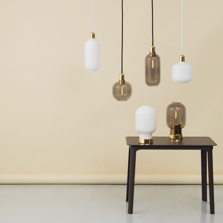 Candeeiro pequeno Amp, Smoke-latão Normann Copenhagen