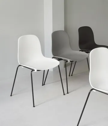 Form Chair cadeira empilhável com pés pretos, 2 peças, Branco - Normann Copenhagen