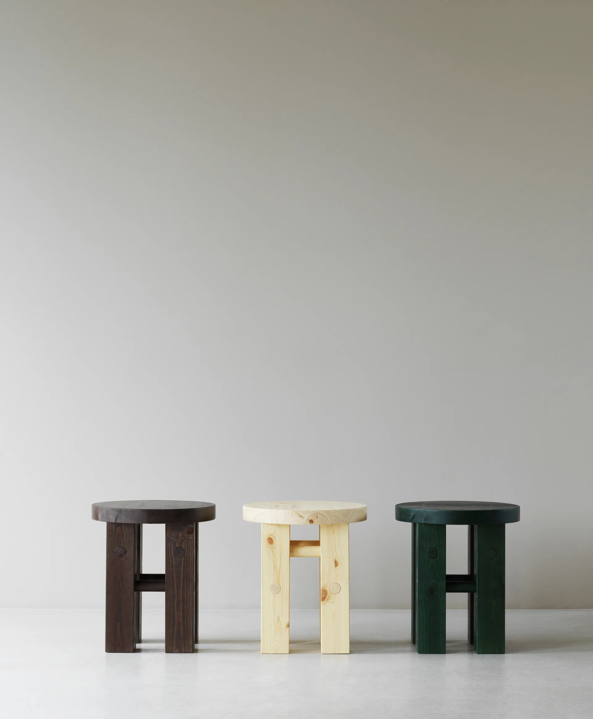 Fyr banco redondo 45 cm, Dark brown, Ø40x45 cm Normann Copenhagen