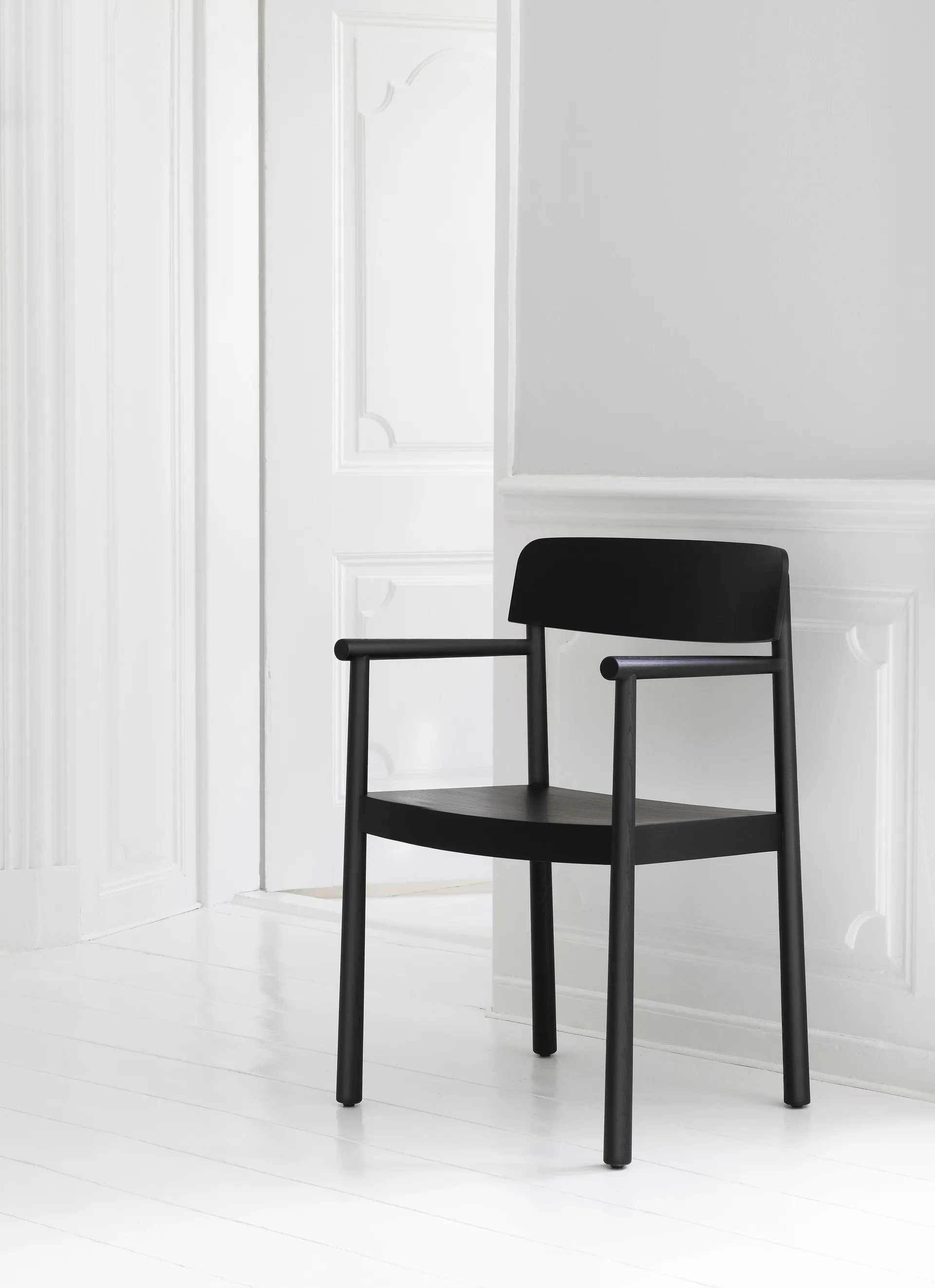 Herit poltrona com almofada, Black/ Ultra Leather - Black Normann Copenhagen