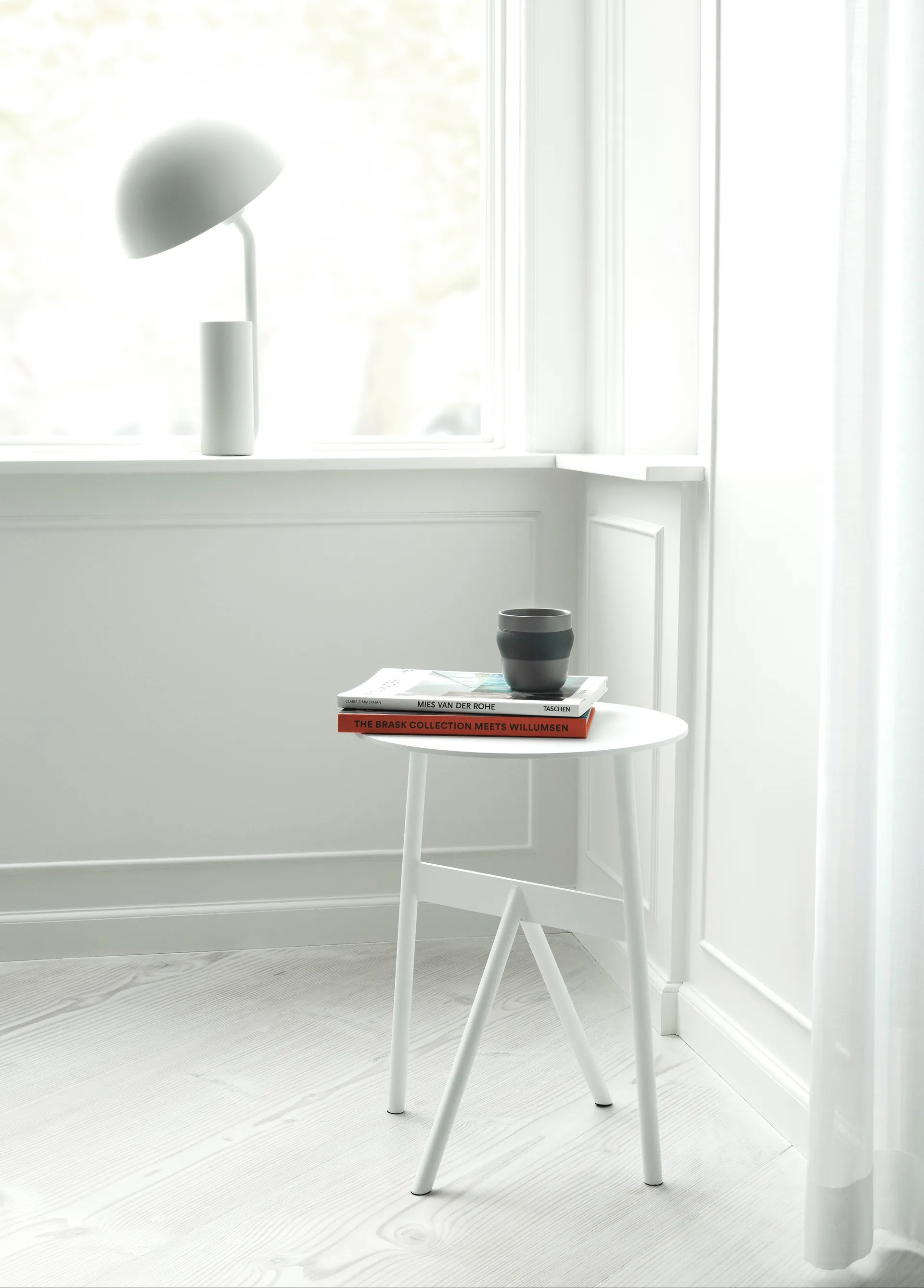 Mesa de apoio Stock Table Ø37 cm H:46 cm, White Normann Copenhagen