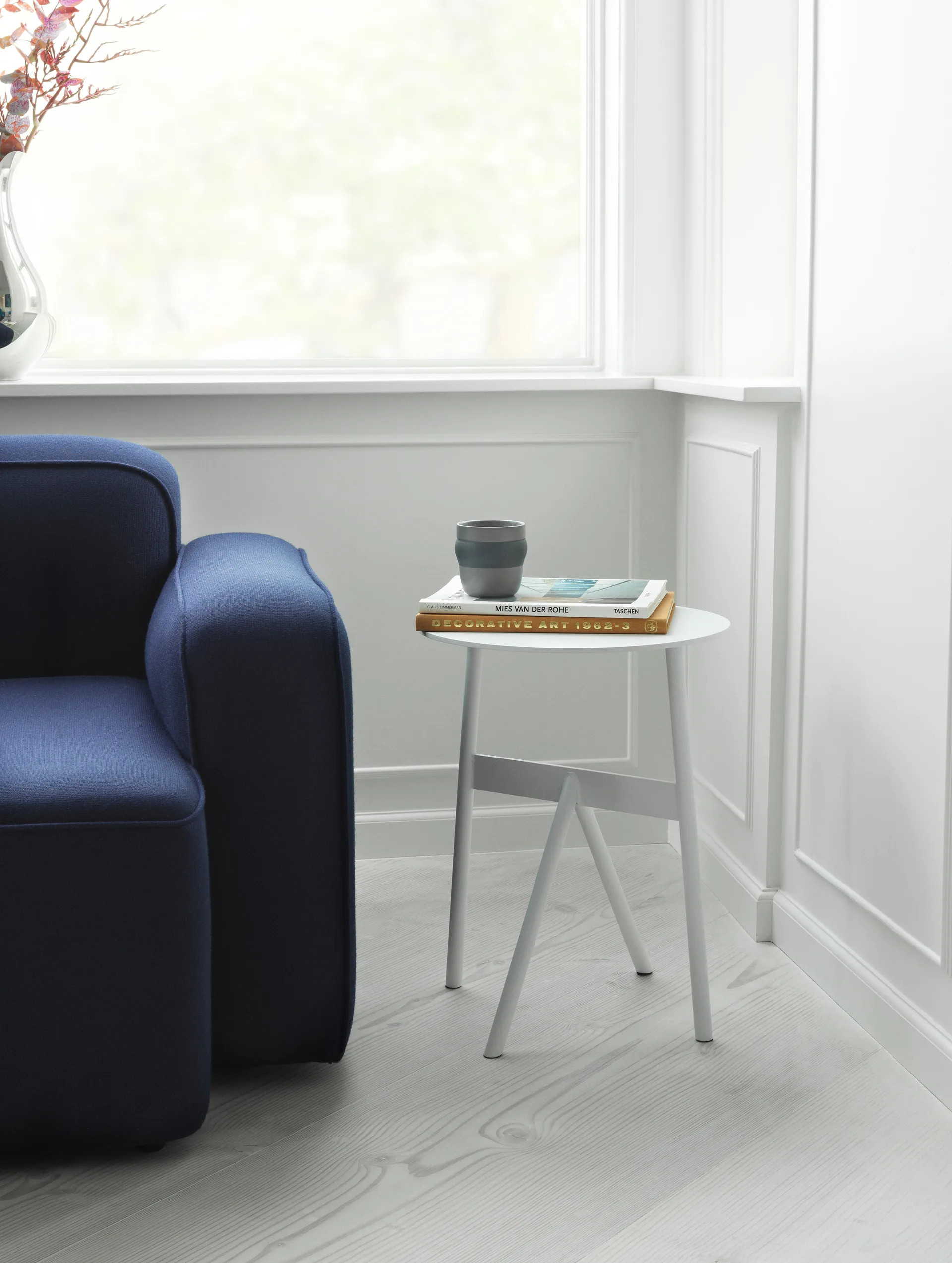 Mesa de apoio Stock Table Ø37 cm H:46 cm, White Normann Copenhagen