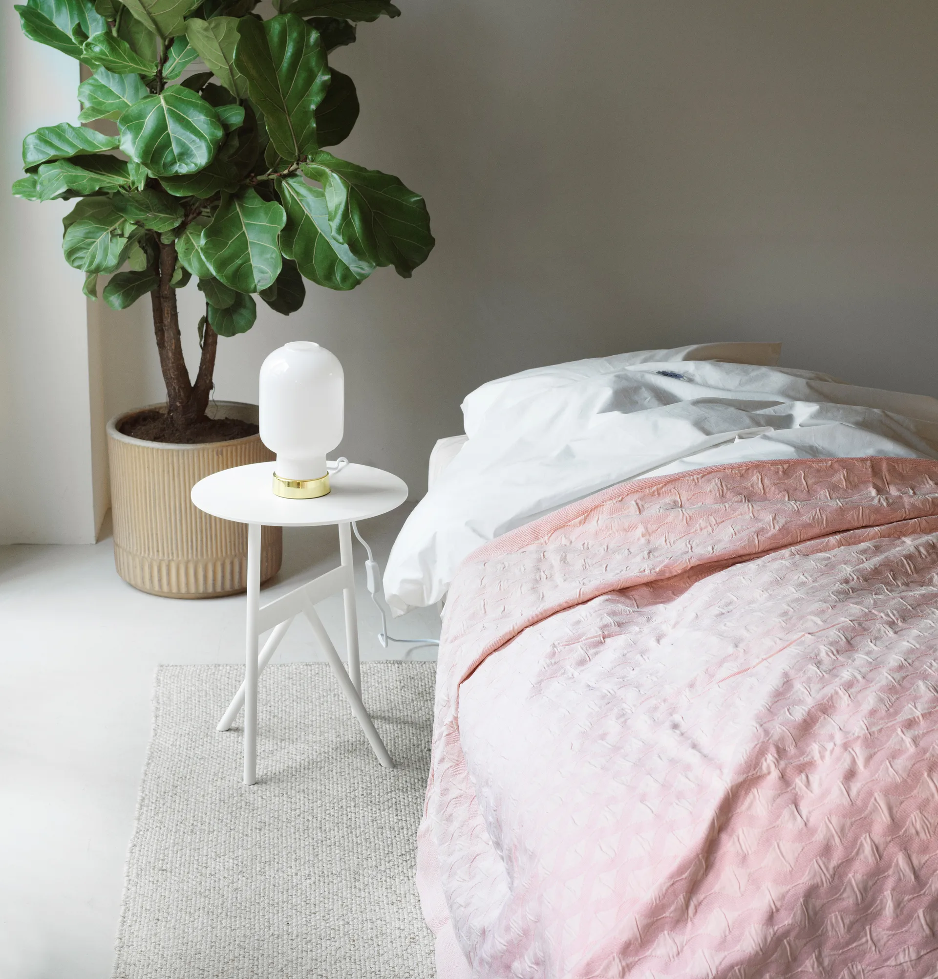 Mesa de apoio Stock Table Ø37 cm H:46 cm, White Normann Copenhagen