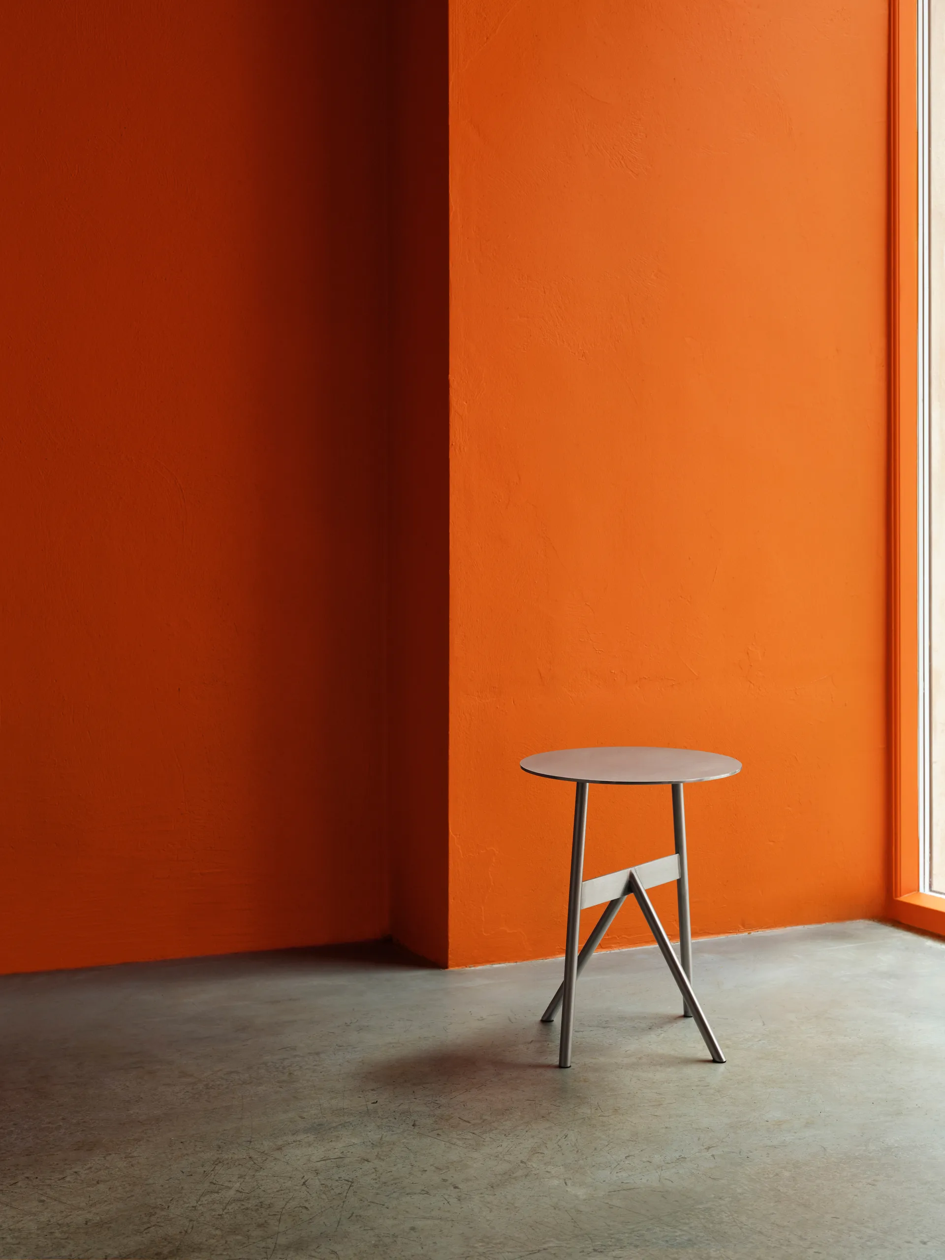 Mesa de apoio Stock Table Ø37 cm H:46 cm, White Normann Copenhagen