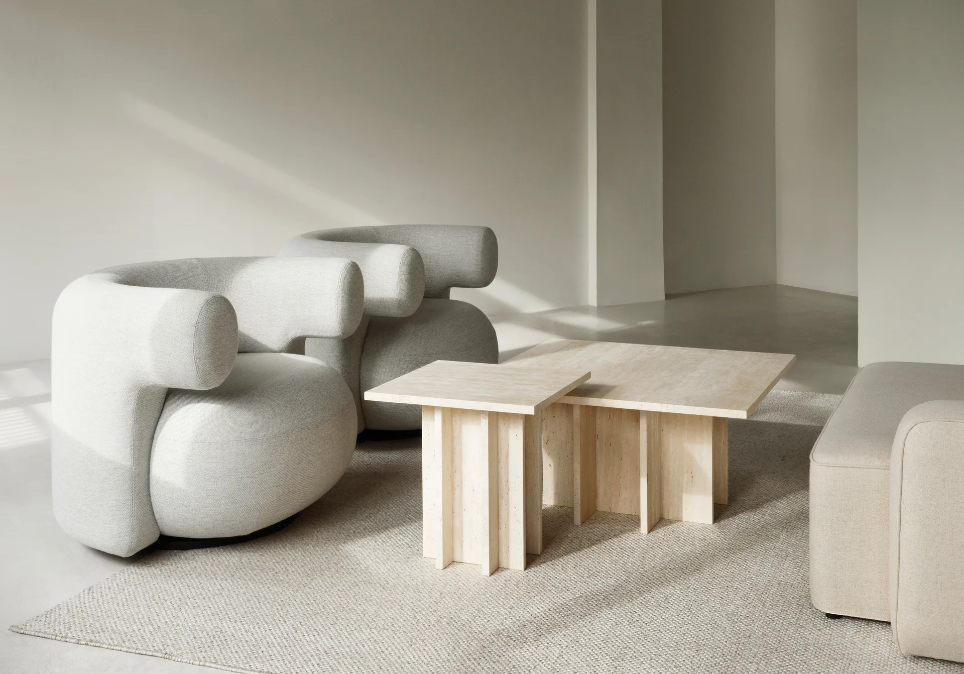 Mesa de centro Edge pequena, Travertine Normann Copenhagen