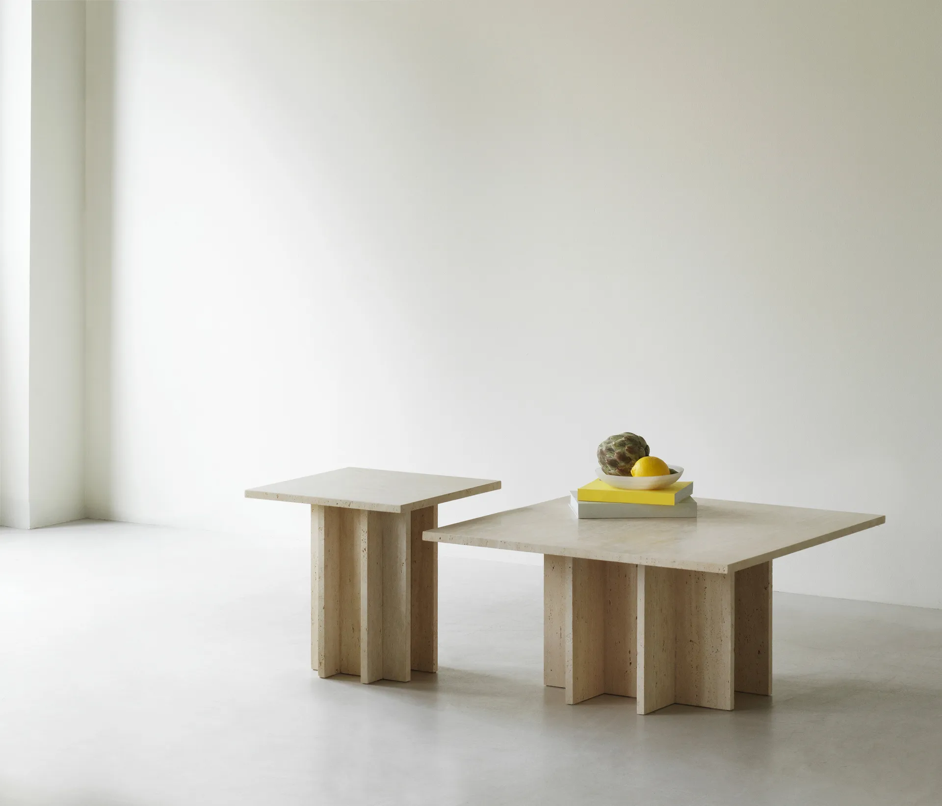 Mesa de centro Edge pequena, Travertine Normann Copenhagen