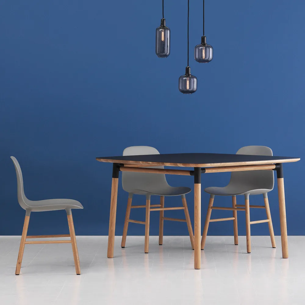 Mesa de jantar Form 120x120 cm, verde, pernas carvalho Normann Copenhagen