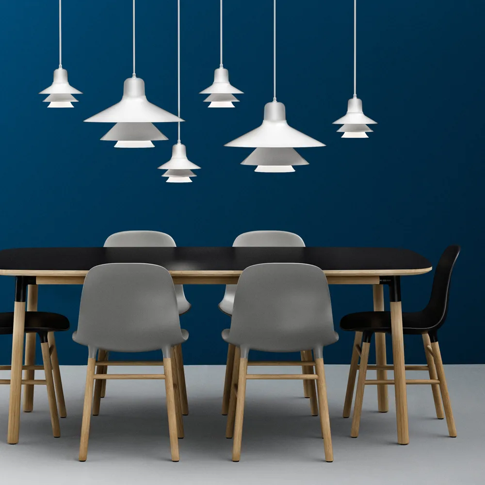 Mesa de jantar Form 120x120 cm, verde, pernas carvalho Normann Copenhagen