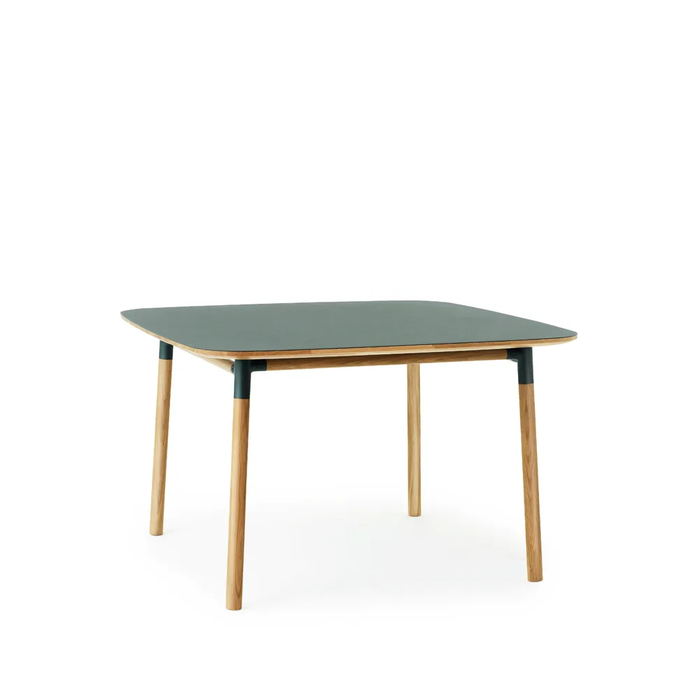 Mesa de jantar Form 120x120 cm, verde, pernas carvalho Normann Copenhagen