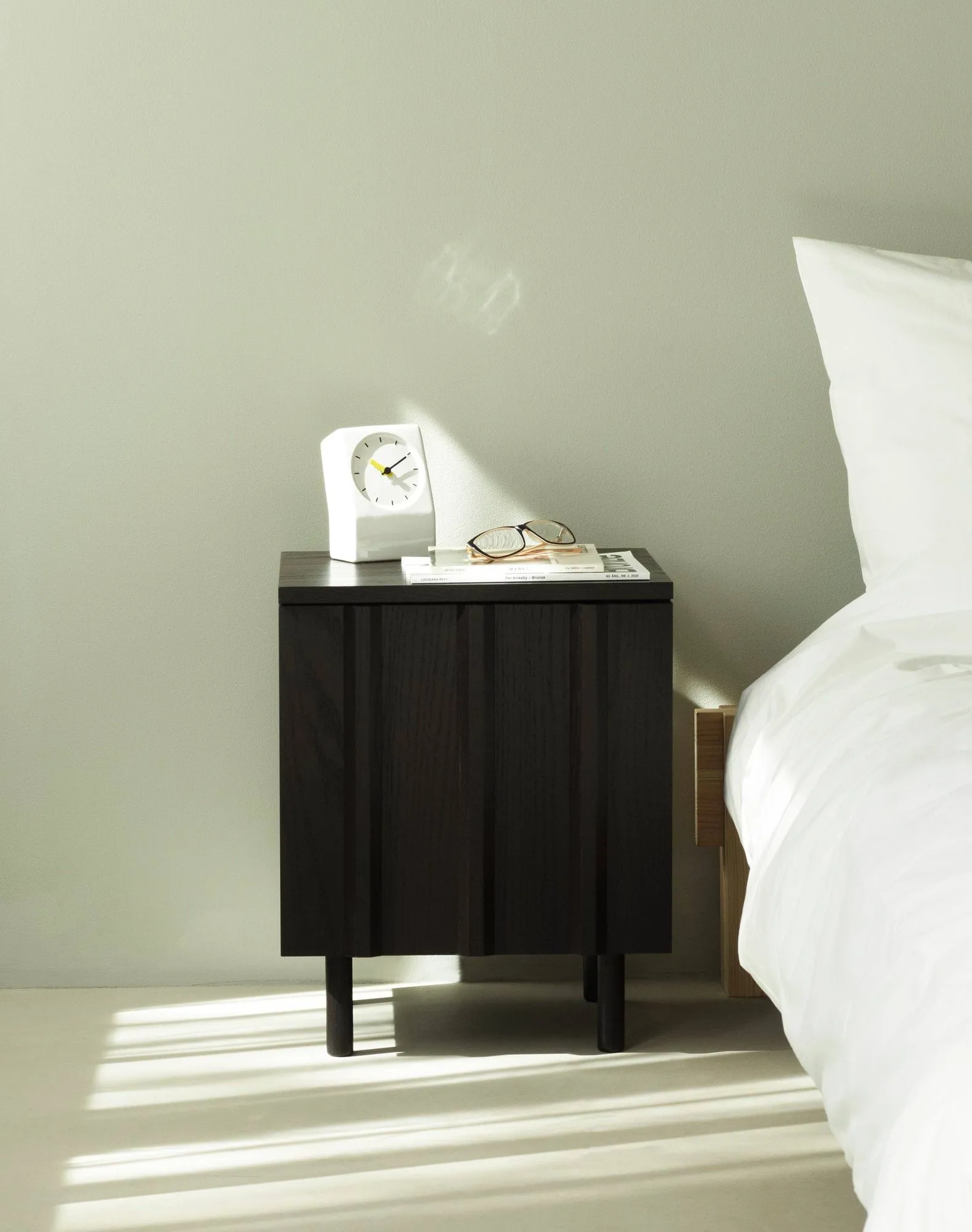 Rib mesa de cabeceira, Preto soft, 52x42x40 cm Normann Copenhagen