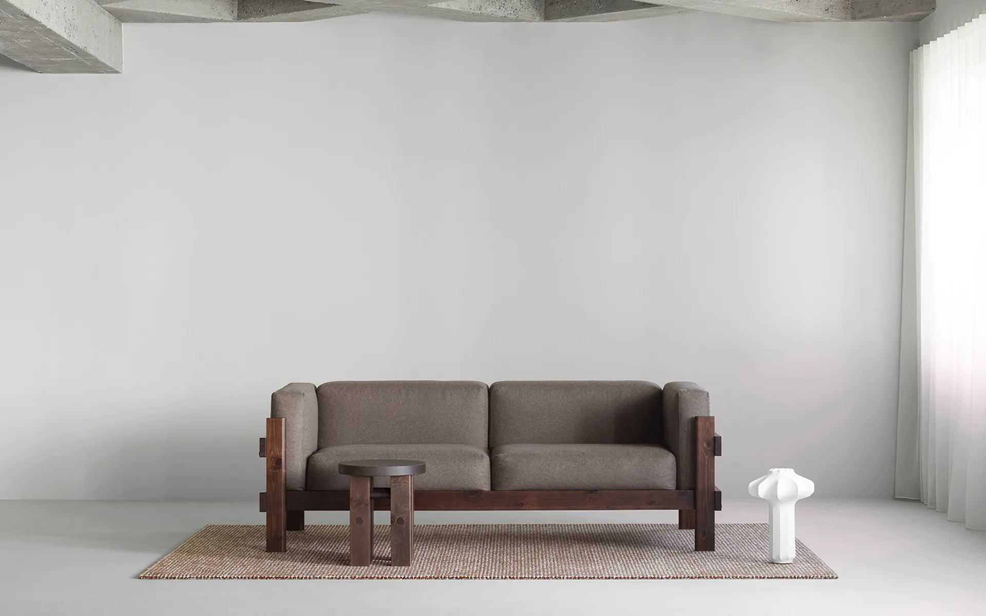 Sofá Kube, Pinho envernizado marrom-tecido Remix 223 Beige, 220 cm Normann Copenhagen