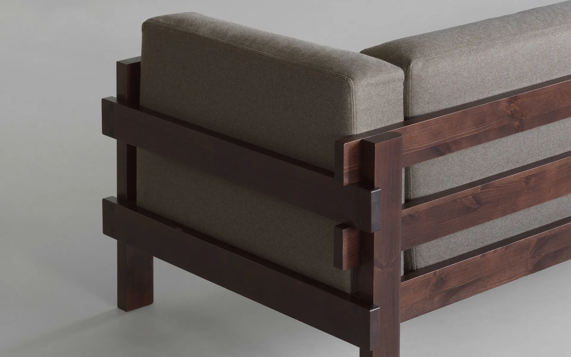 Sofá Kube, Pinho envernizado marrom-tecido Remix 223 Beige, 220 cm Normann Copenhagen