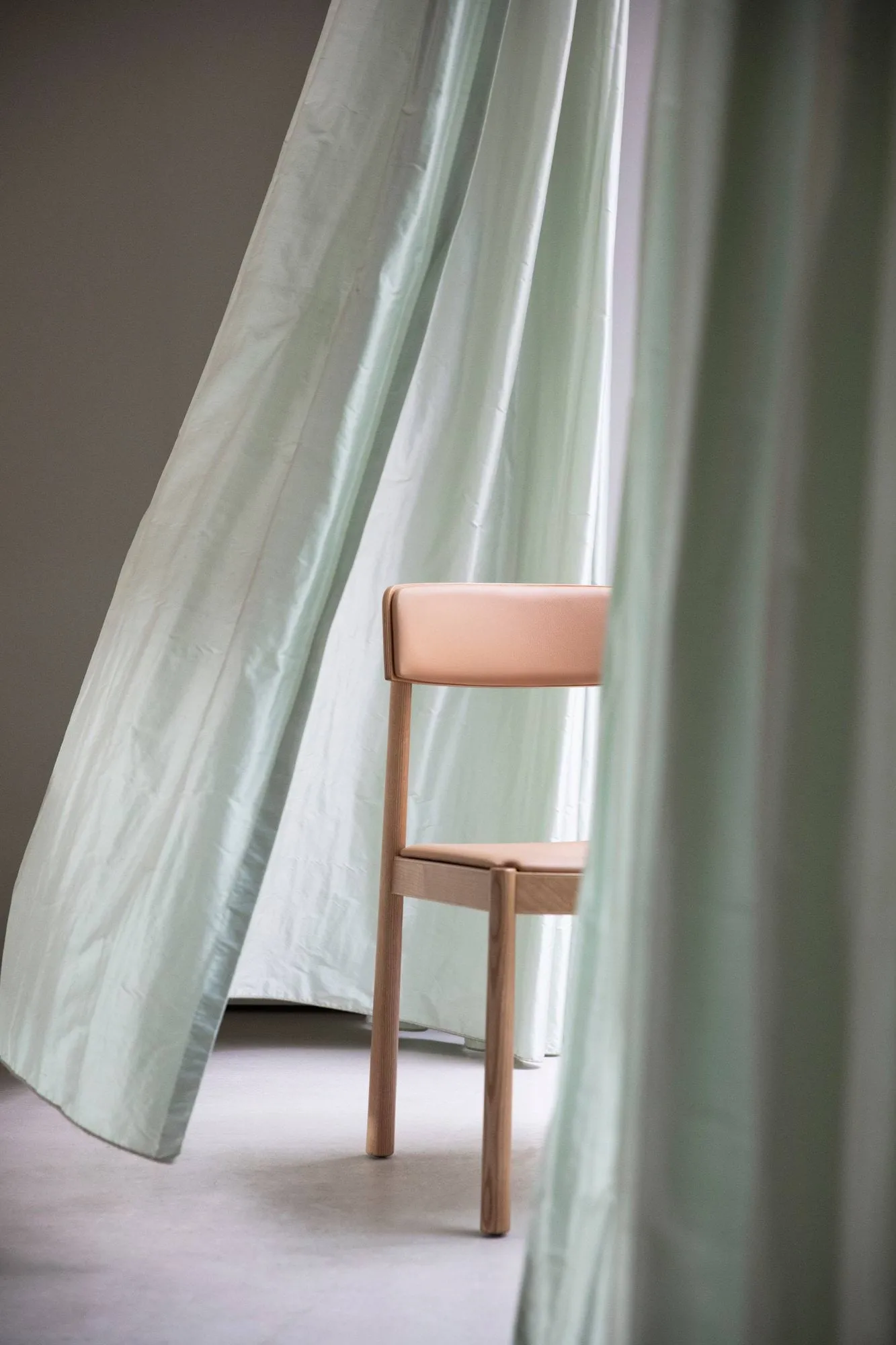 Timb cadeira com almofada, Tan/ Ultra Leather - Camel Normann Copenhagen