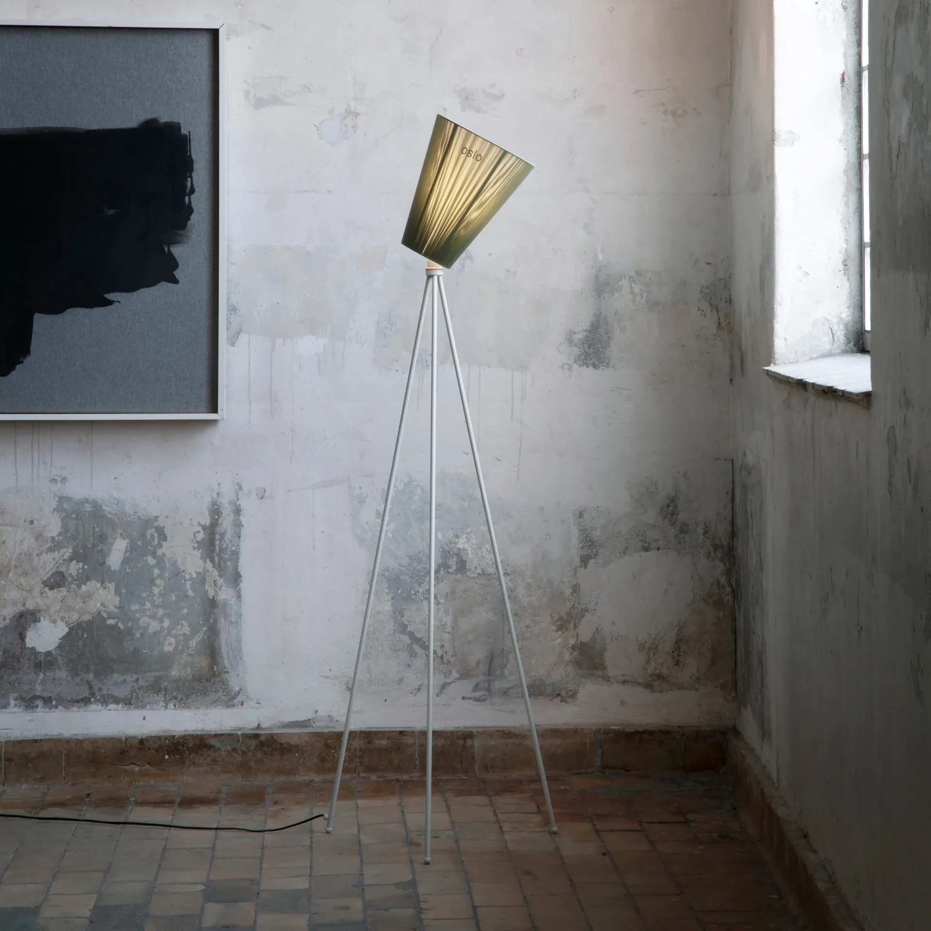 Abajur de candeeiro de pé Oslo Wood, verde azeitona Northern