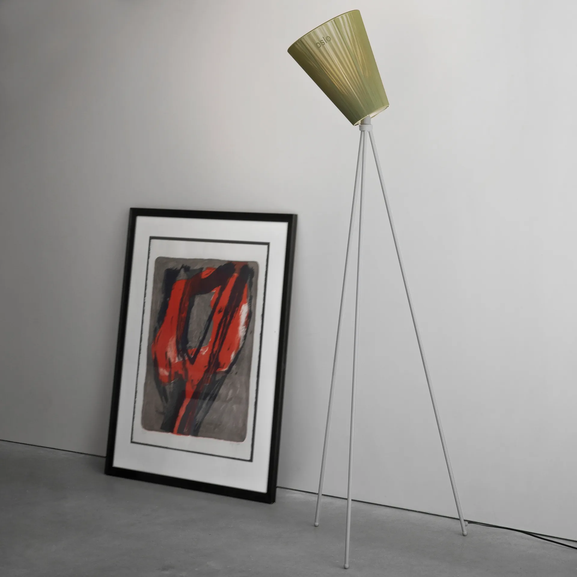 Abajur de candeeiro de pé Oslo Wood, verde azeitona Northern