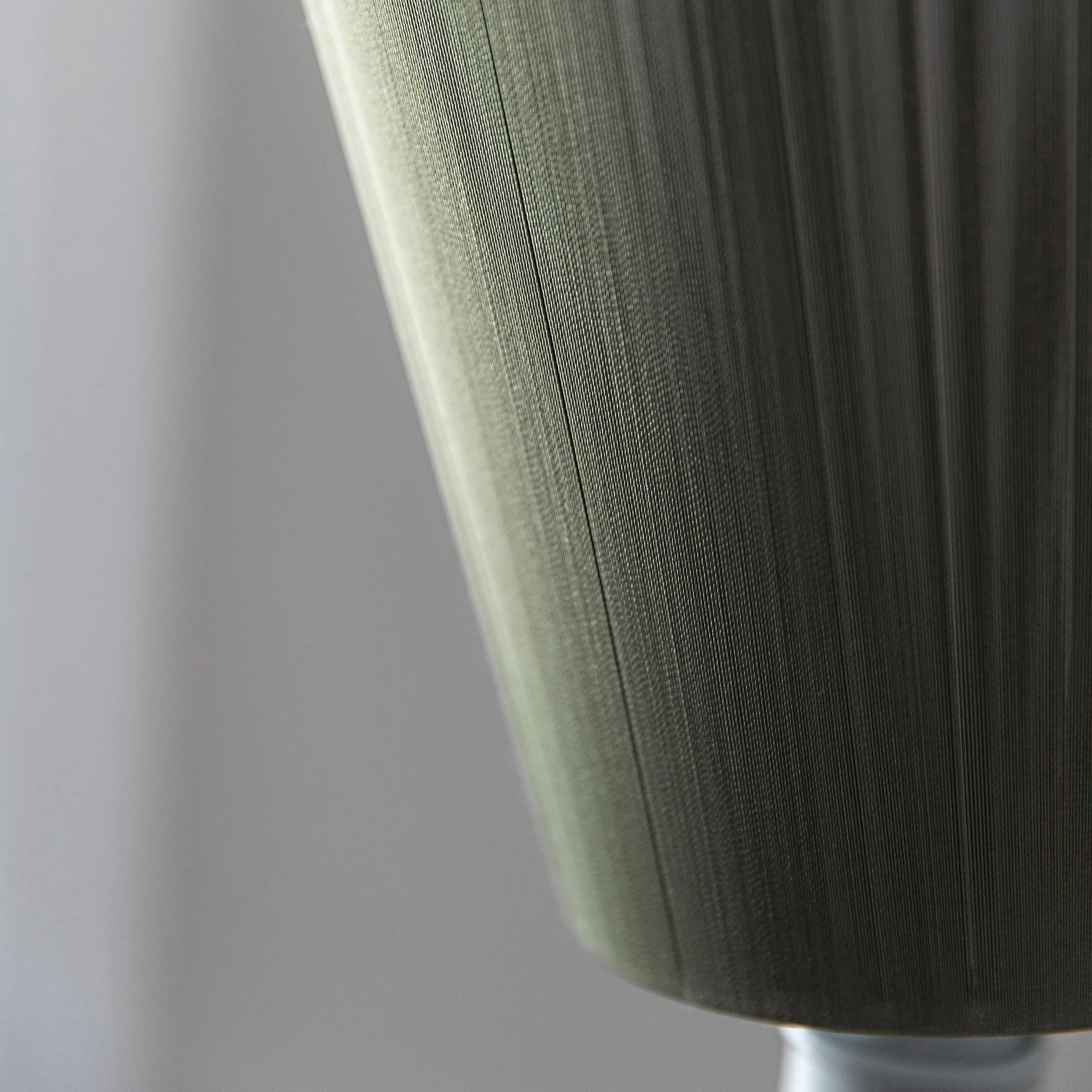 Abajur de candeeiro de pé Oslo Wood, verde azeitona Northern