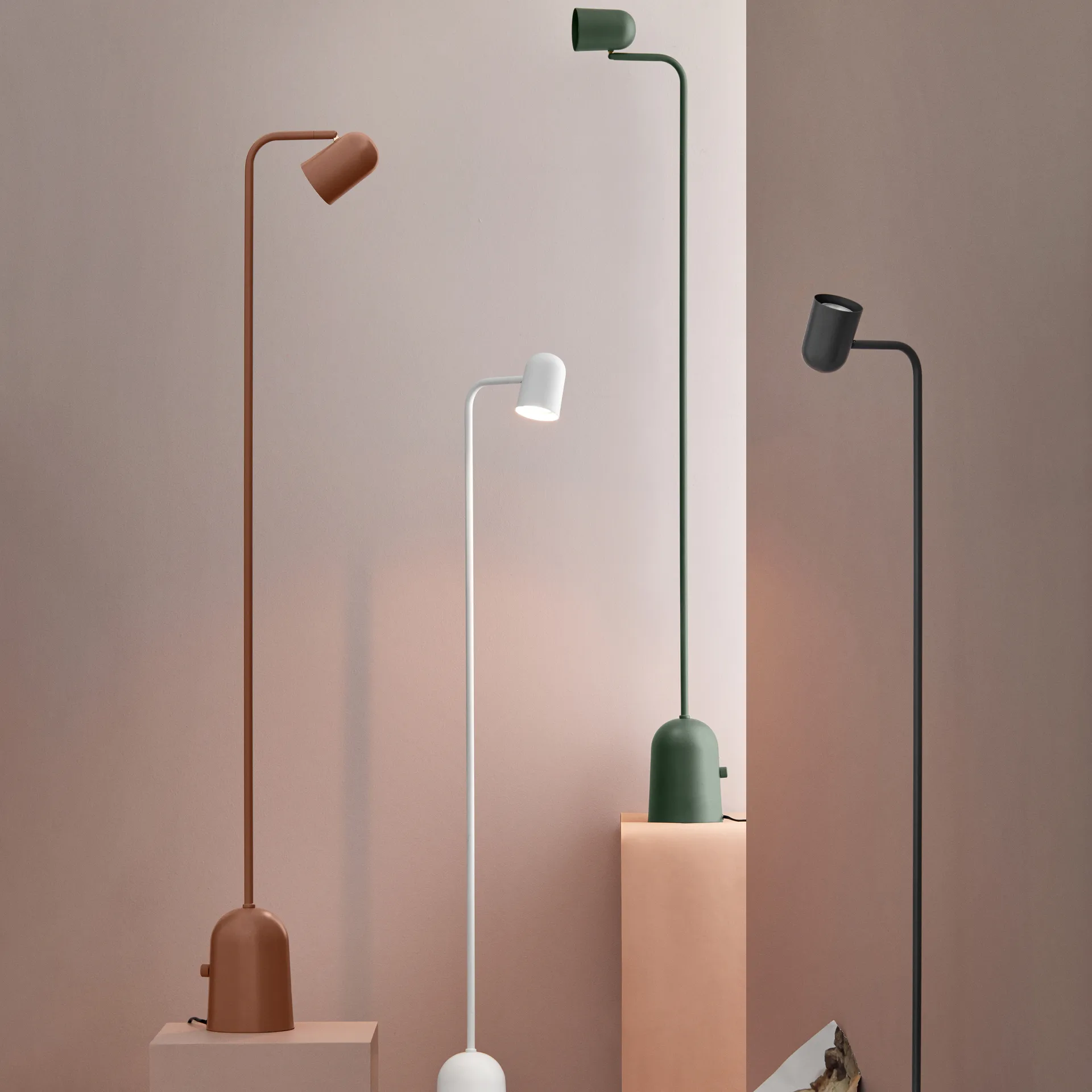 Candeeiro de pé Buddy, Dark grey Northern