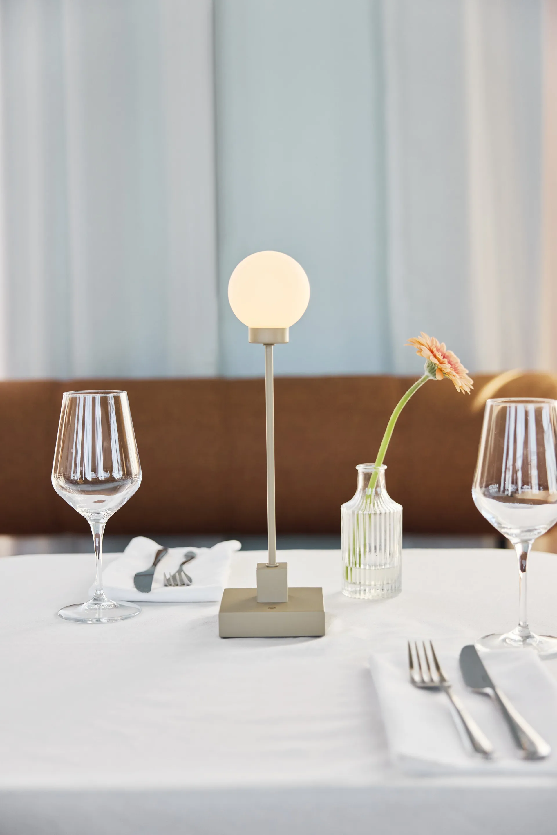 Snowball portabel candeeiro de mesa 33 cm, Cinza bege Northern