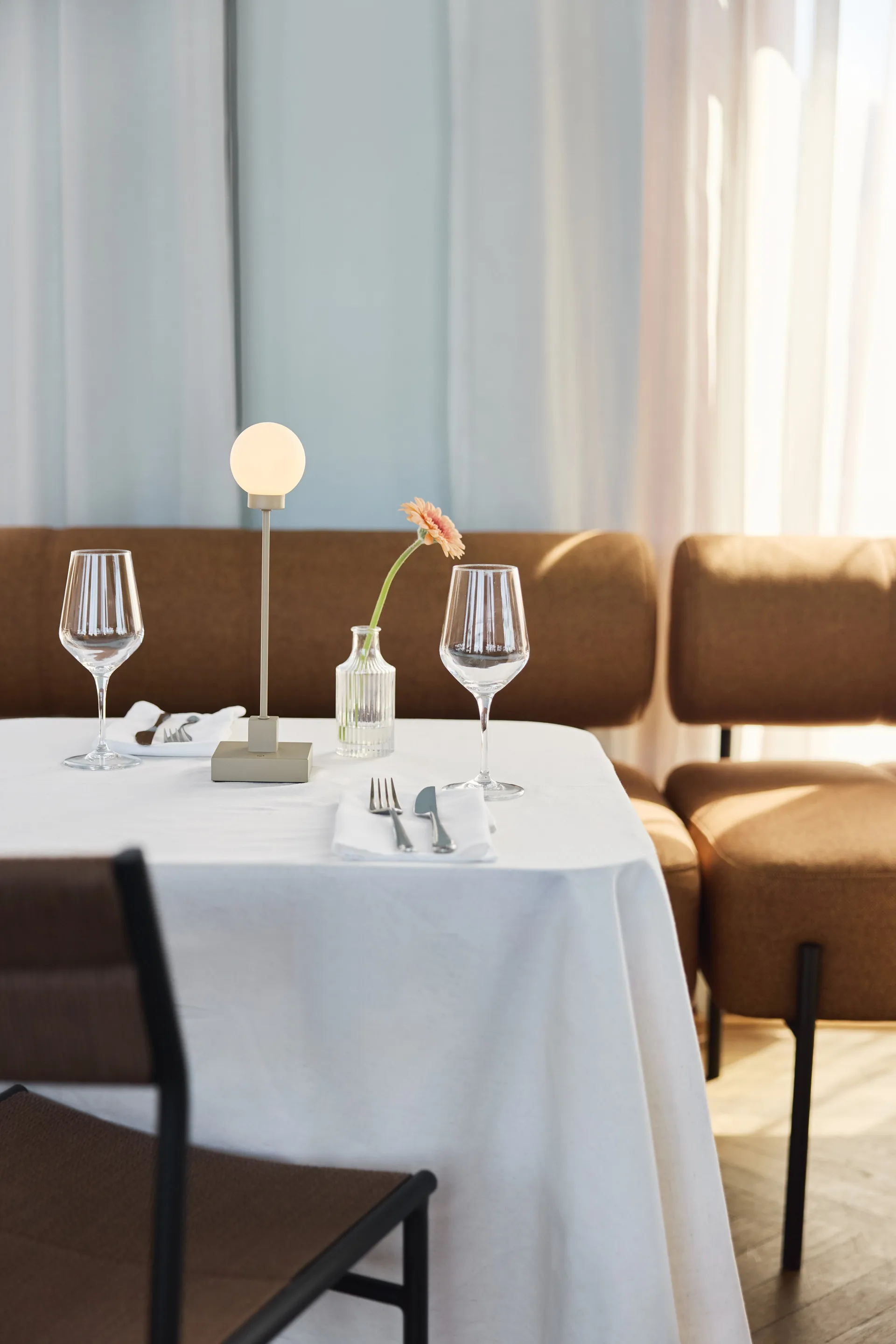 Snowball portabel candeeiro de mesa 33 cm, Cinza bege Northern