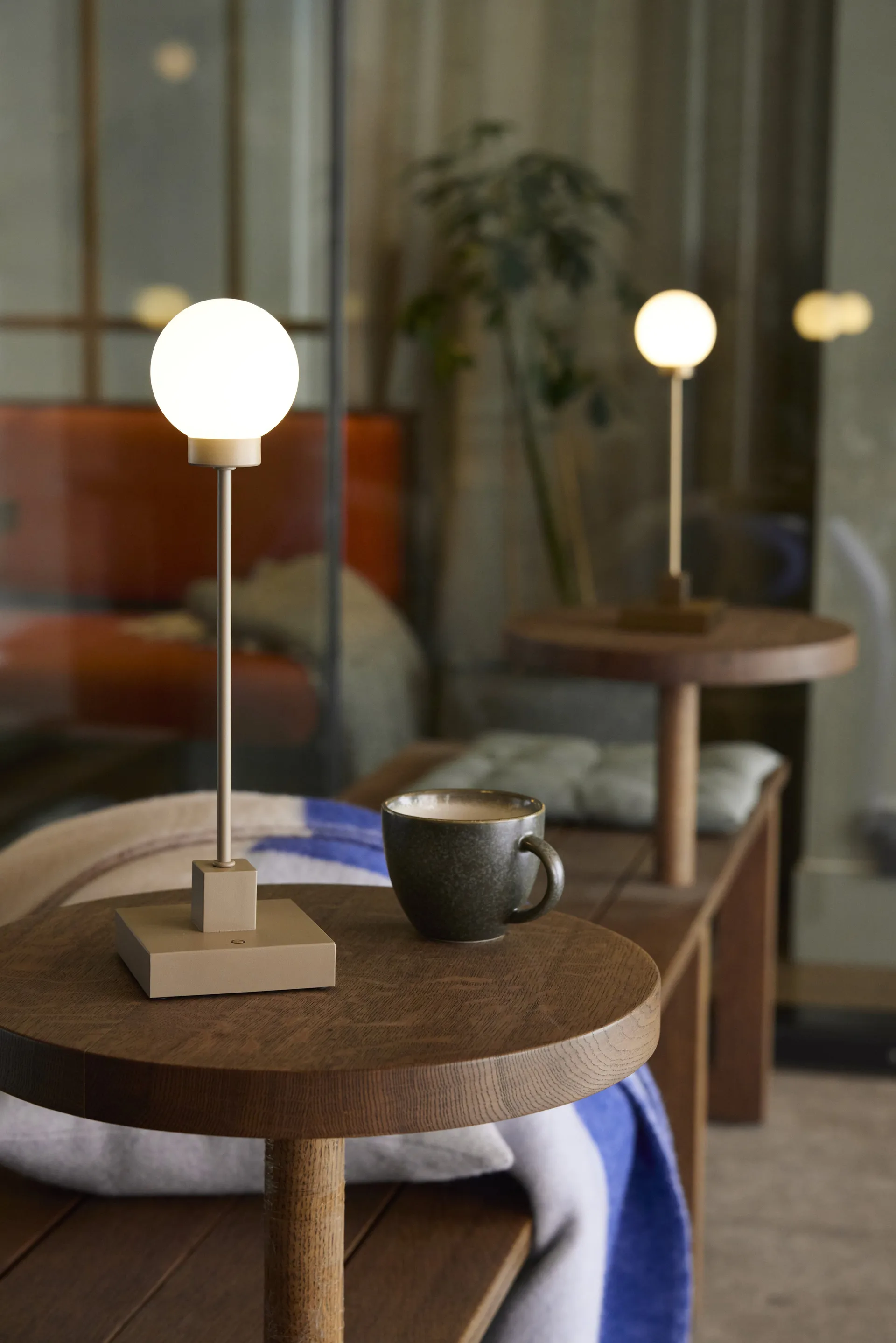 Snowball portabel candeeiro de mesa 33 cm, Latão Northern