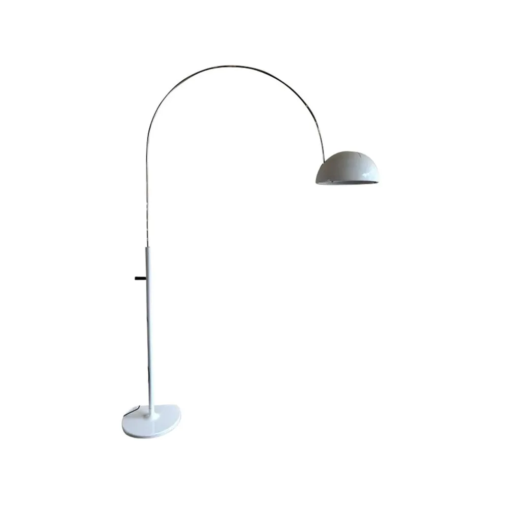 Candeeiro de pé Coupé 3320, branco, estrutura cromada Oluce