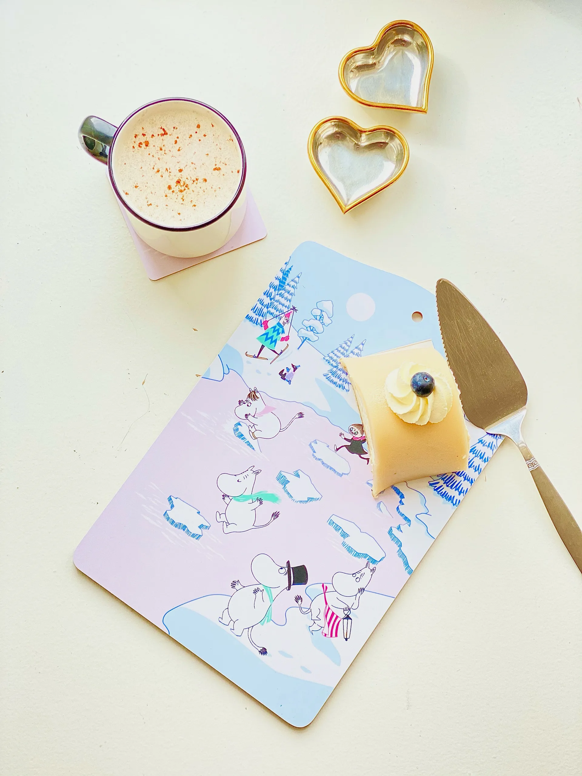 Tábua de corte Moomin inverno 2022 20x30 cm, azul-branco-rosa Opto Design