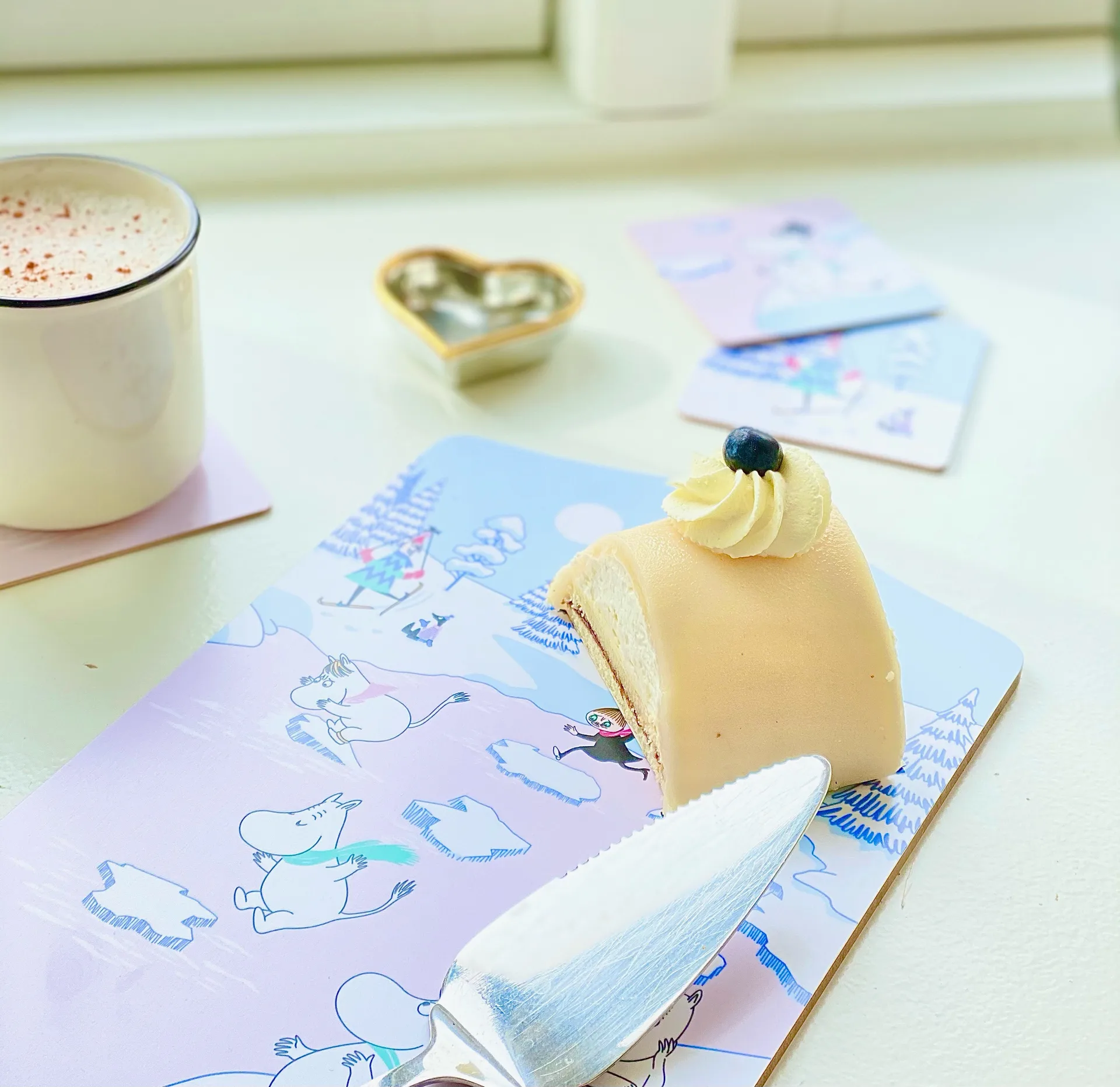 Tábua de corte Moomin inverno 2022 20x30 cm, azul-branco-rosa Opto Design