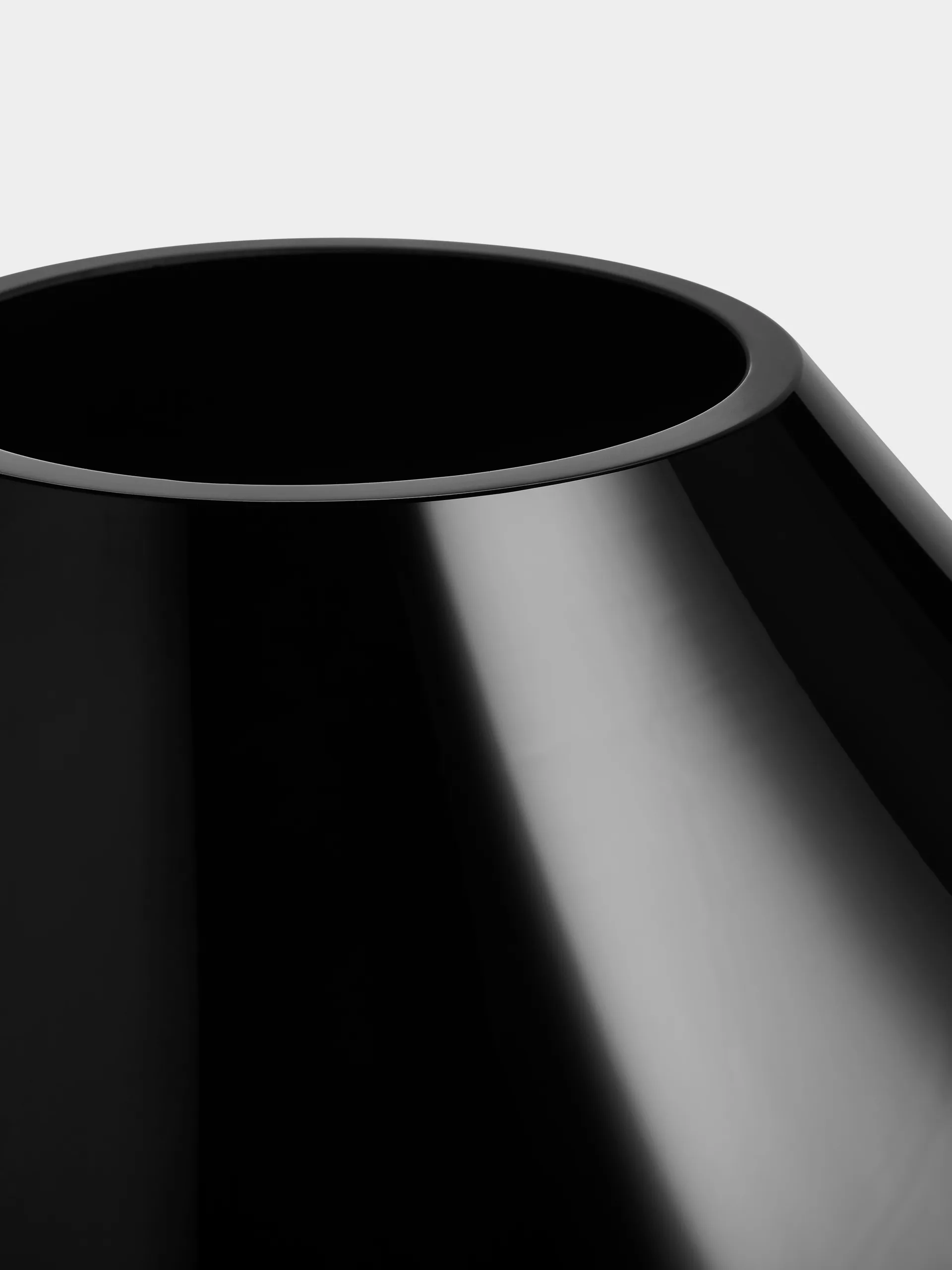 Ebon vaso 190 mm, Preto Orrefors
