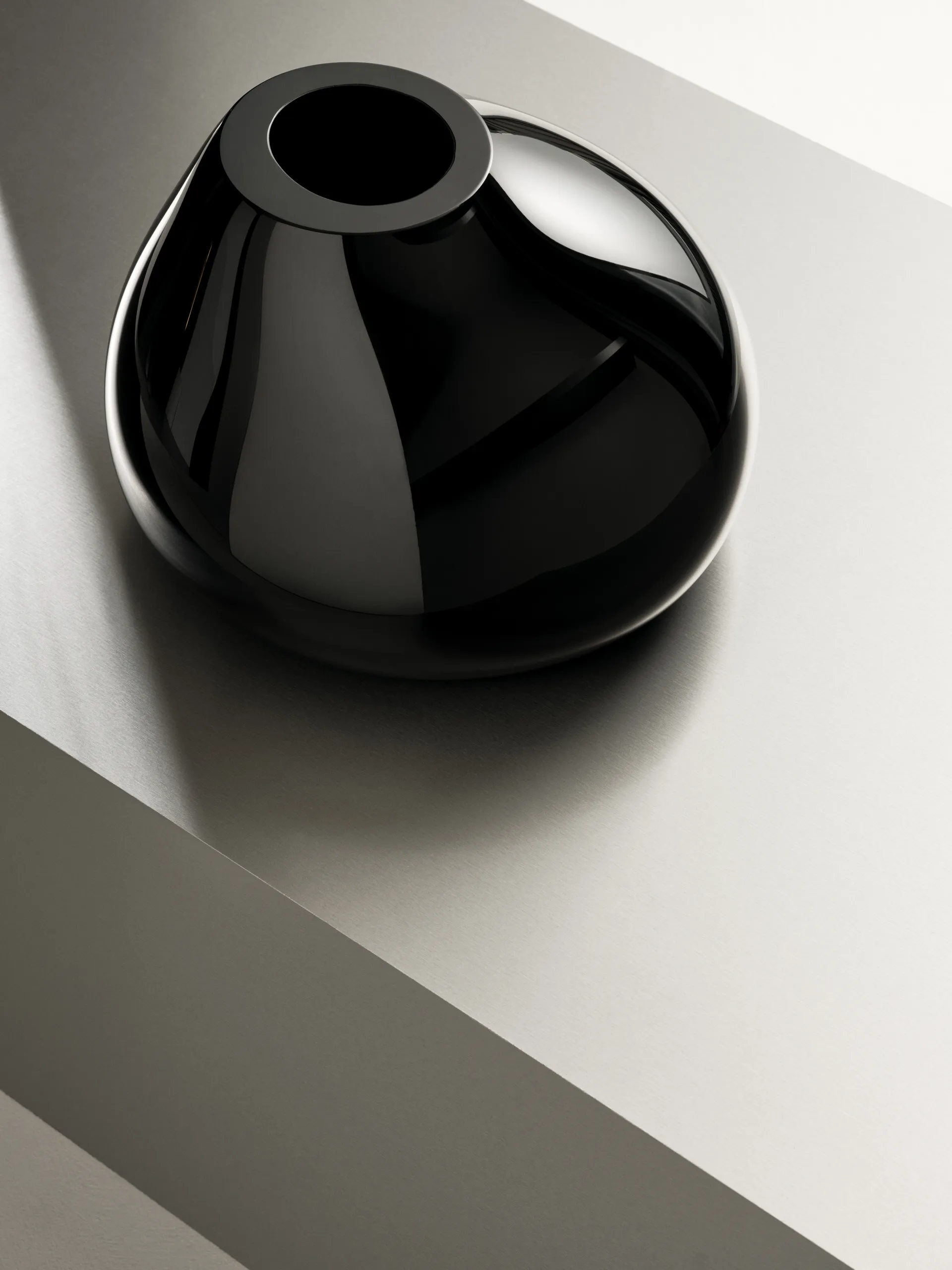 Ebon vaso 190 mm, Preto Orrefors