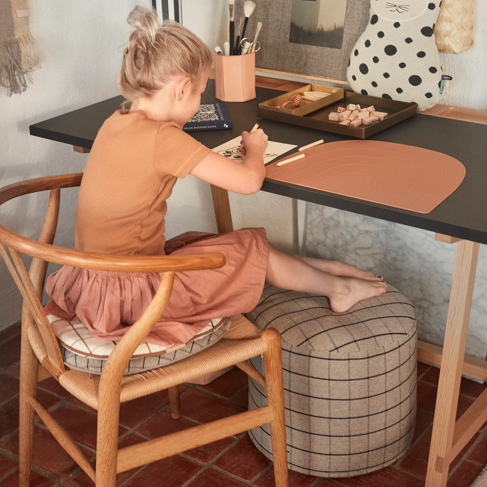 Pufe Grid Ø40 cm, clay OYOY