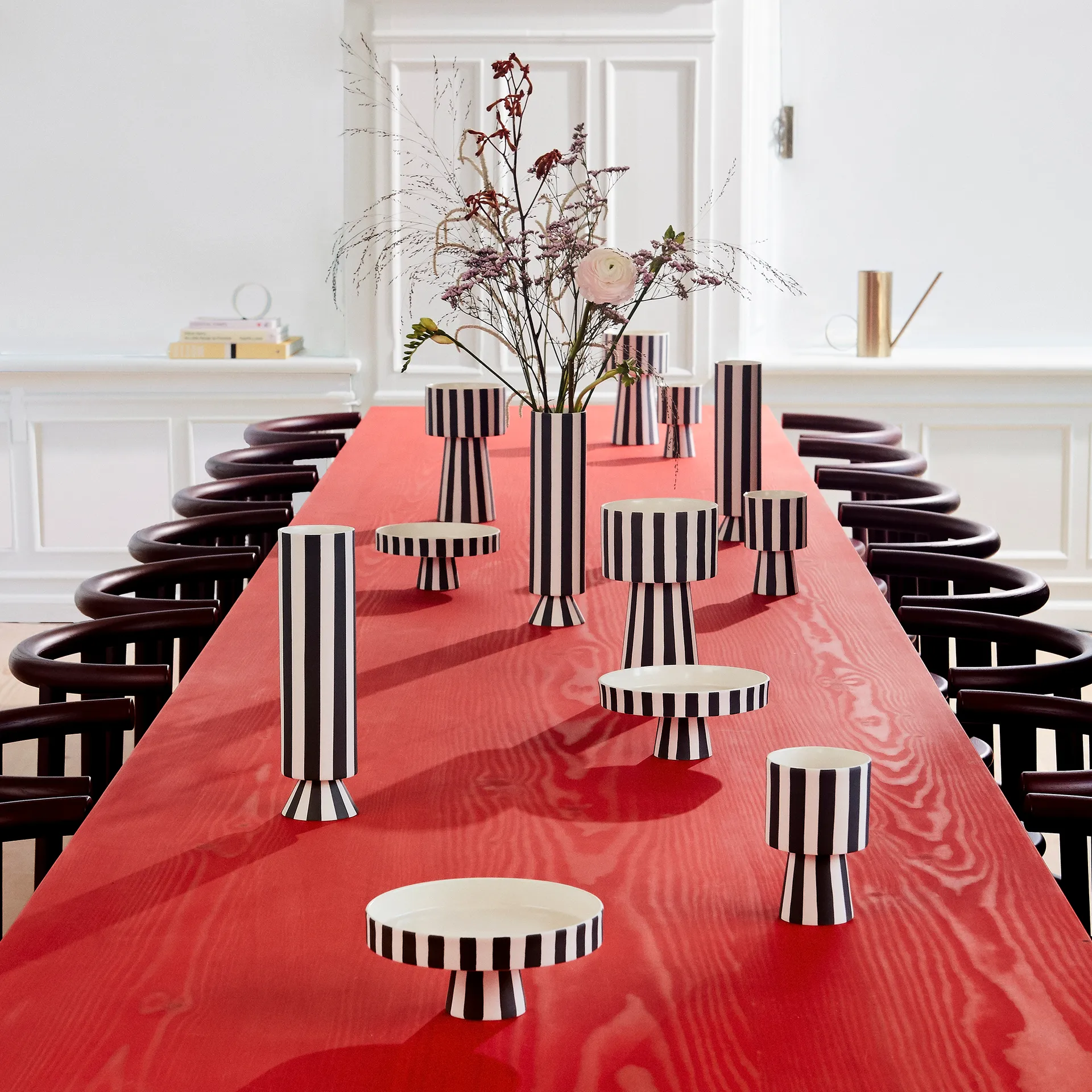 Toppu travessa Ø20 cm, preto-branco OYOY