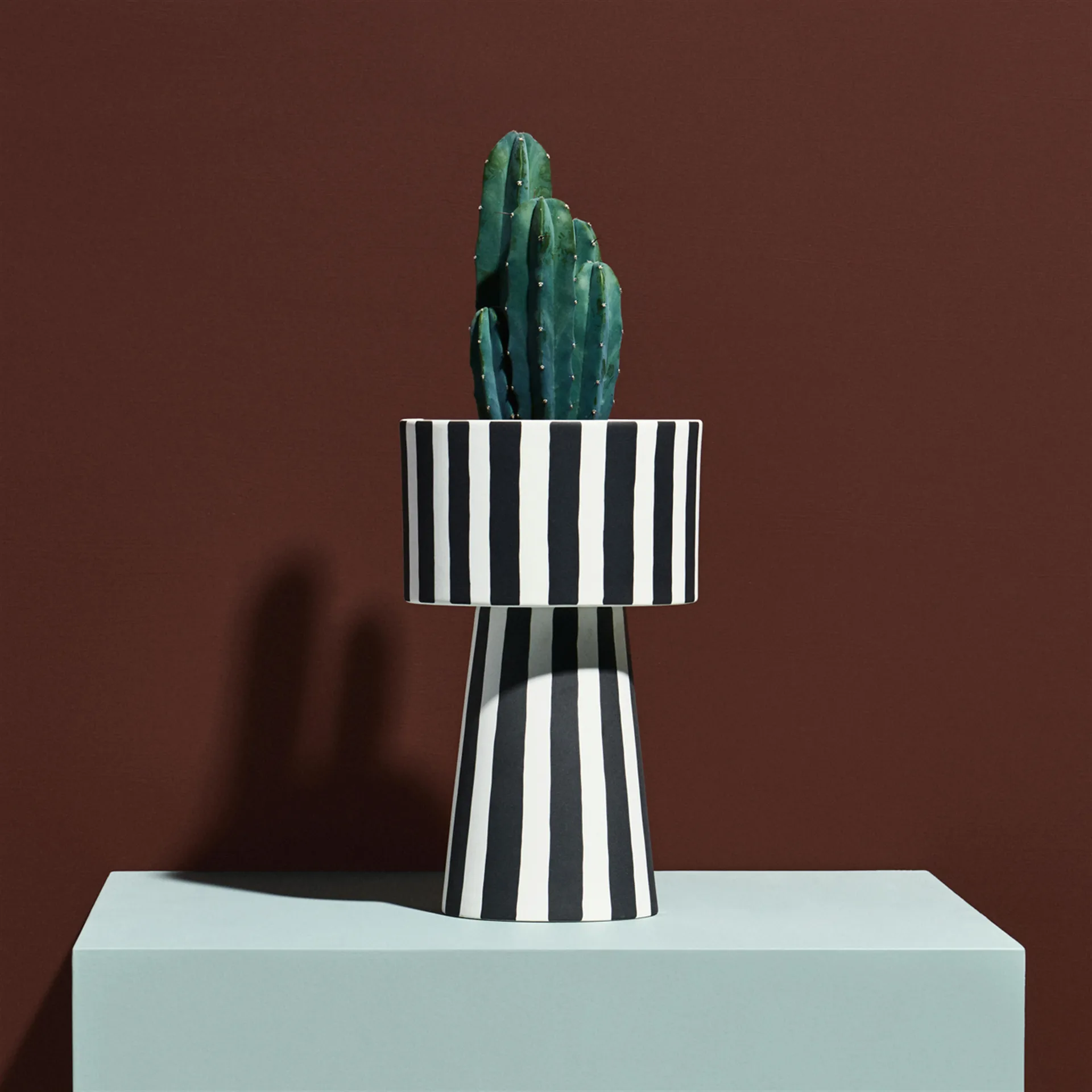 Vaso de flores Toppu, preto-branco OYOY