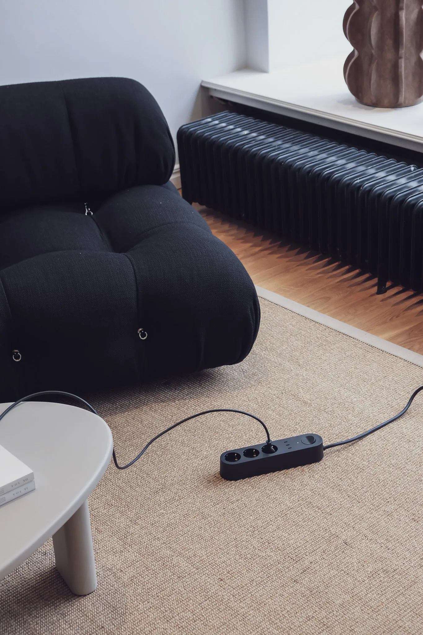 Alma Power Bar régua de tomadas, Midwinter black palett3