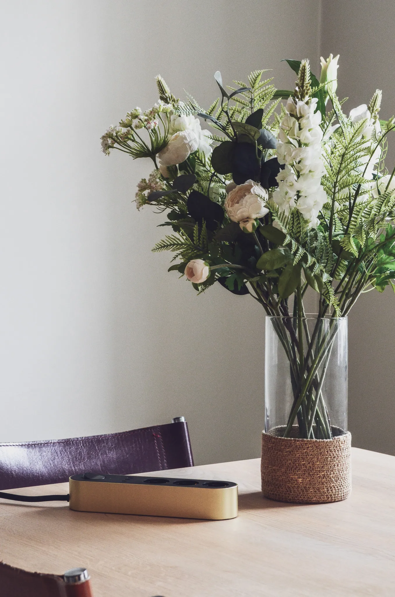 Edgar Power Bar extensão múltipla, Latão acetinado palett3