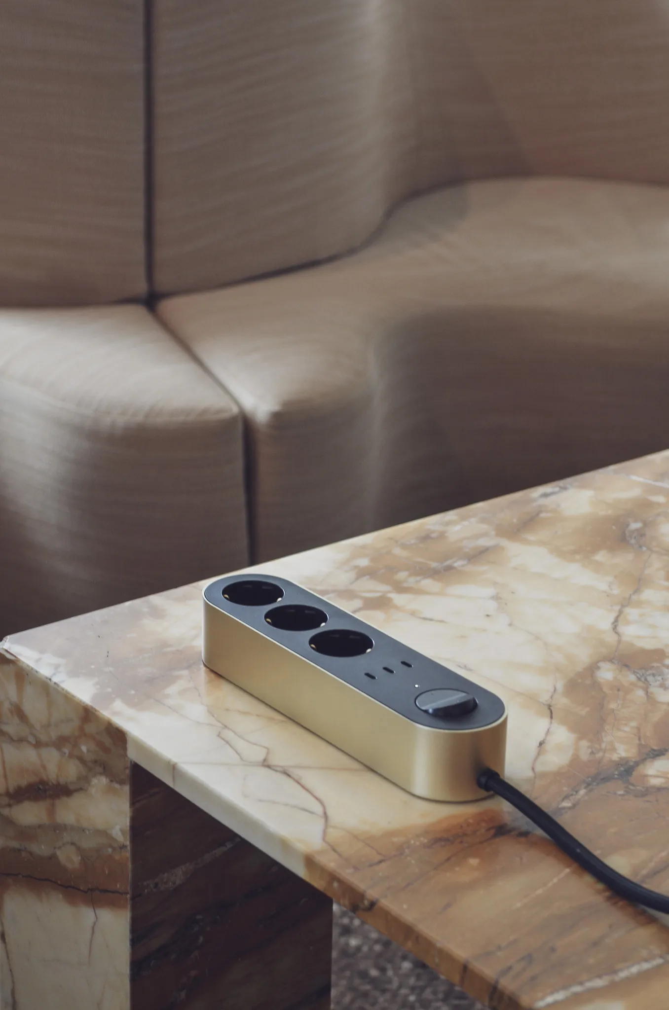 Edgar Power Bar extensão múltipla, Latão acetinado palett3