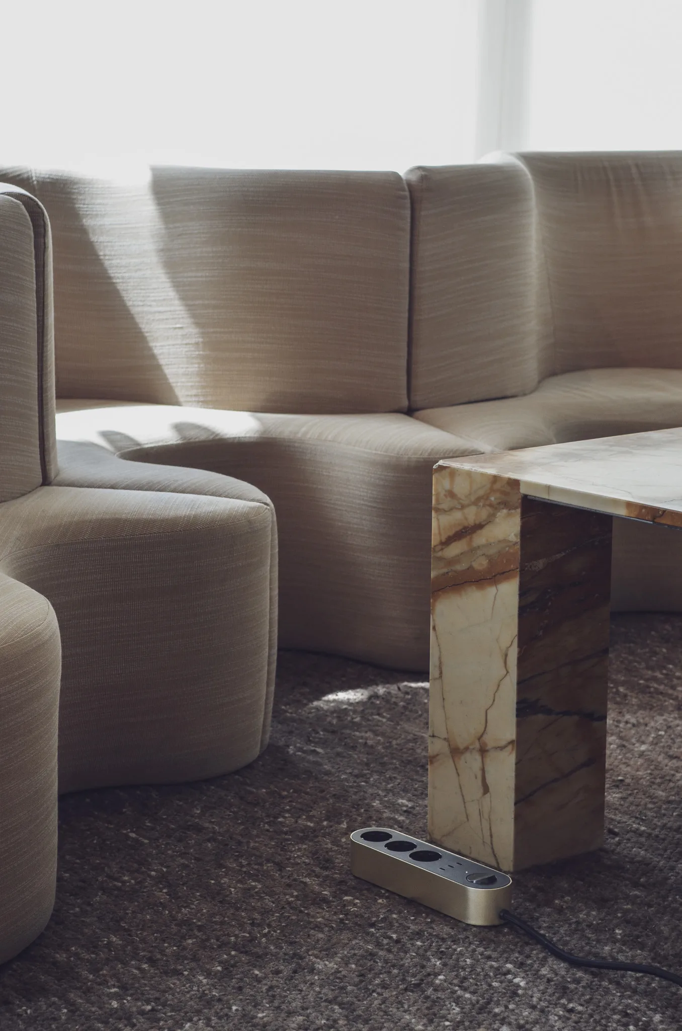 Edgar Power Bar extensão múltipla, Latão acetinado palett3