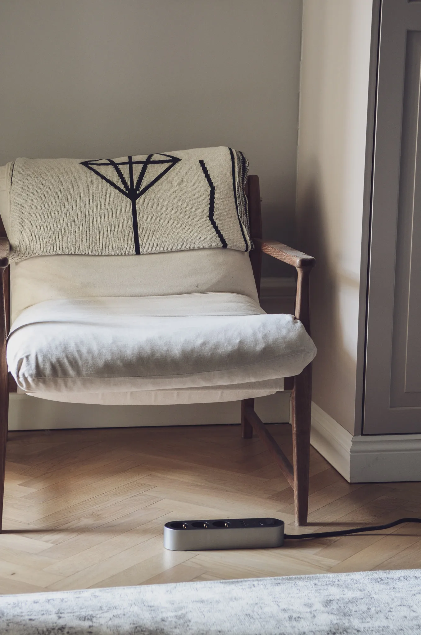 Edgar Power Bar extensão múltipla, Satin alumínio palett3