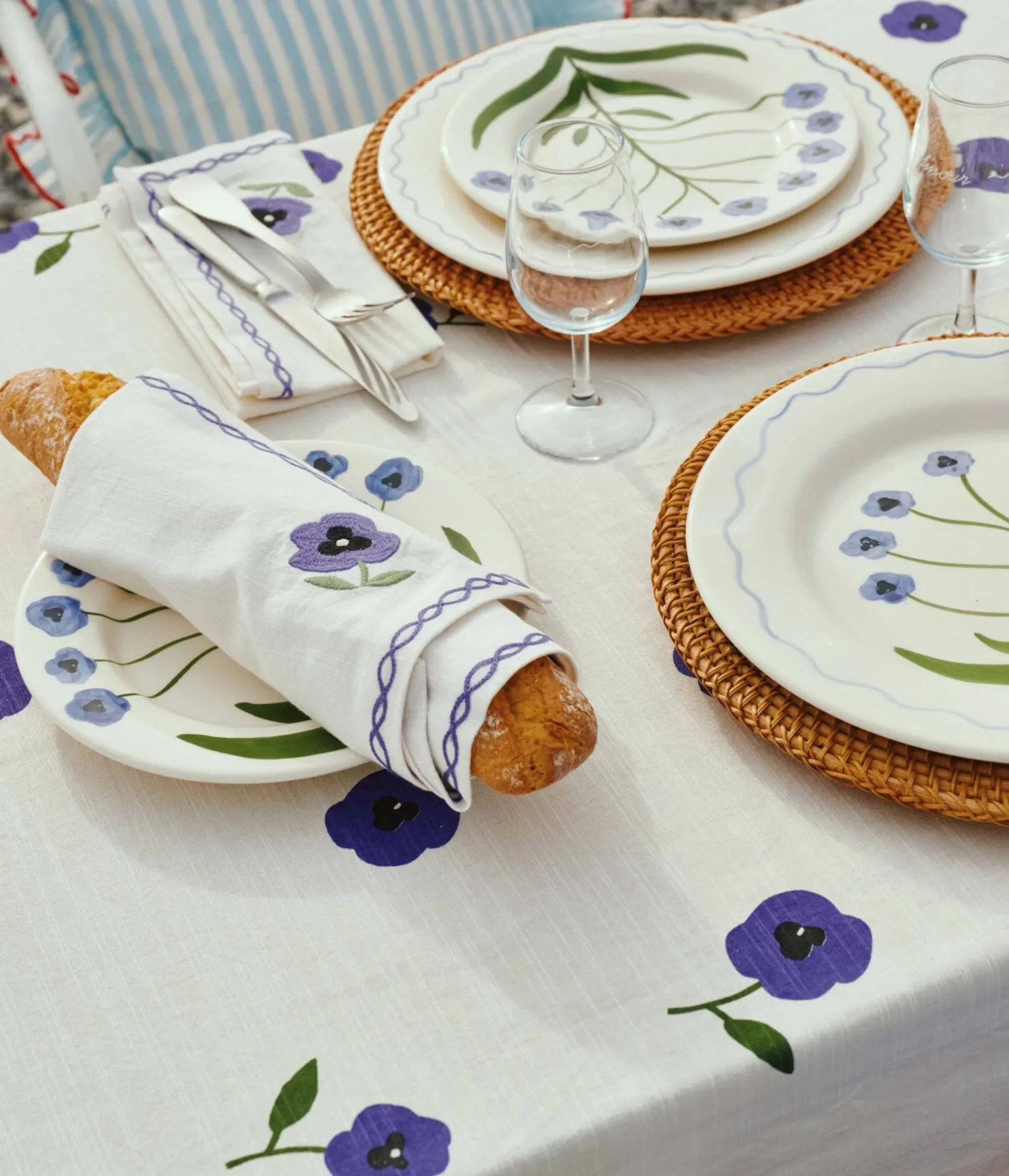 Madelen Möllard Pansy toalha de mesa, Blue 250x150 cm Pick a Poppy