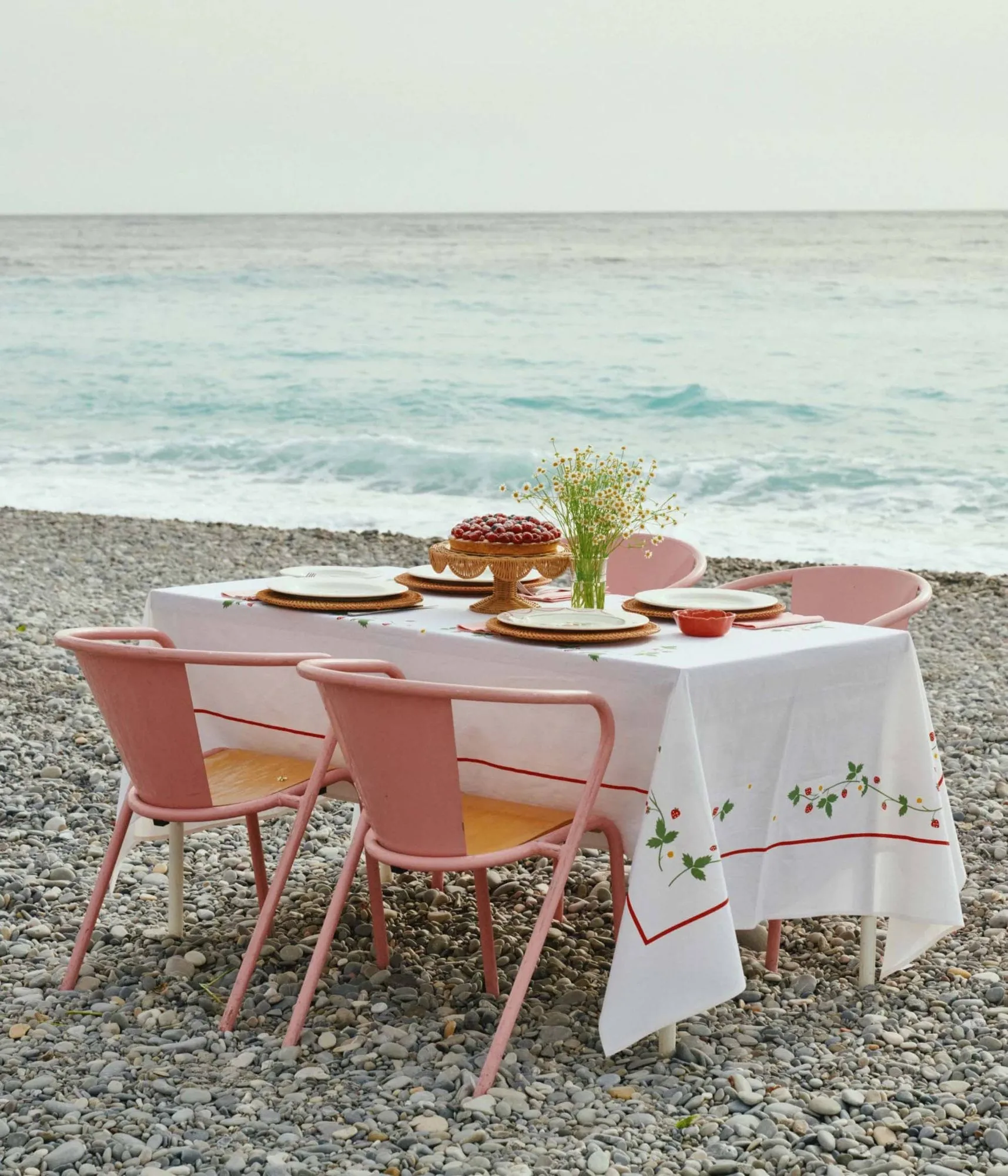 Wild Strawberry toalha de mesa, Vermelho, 350x150 cm Pick a Poppy