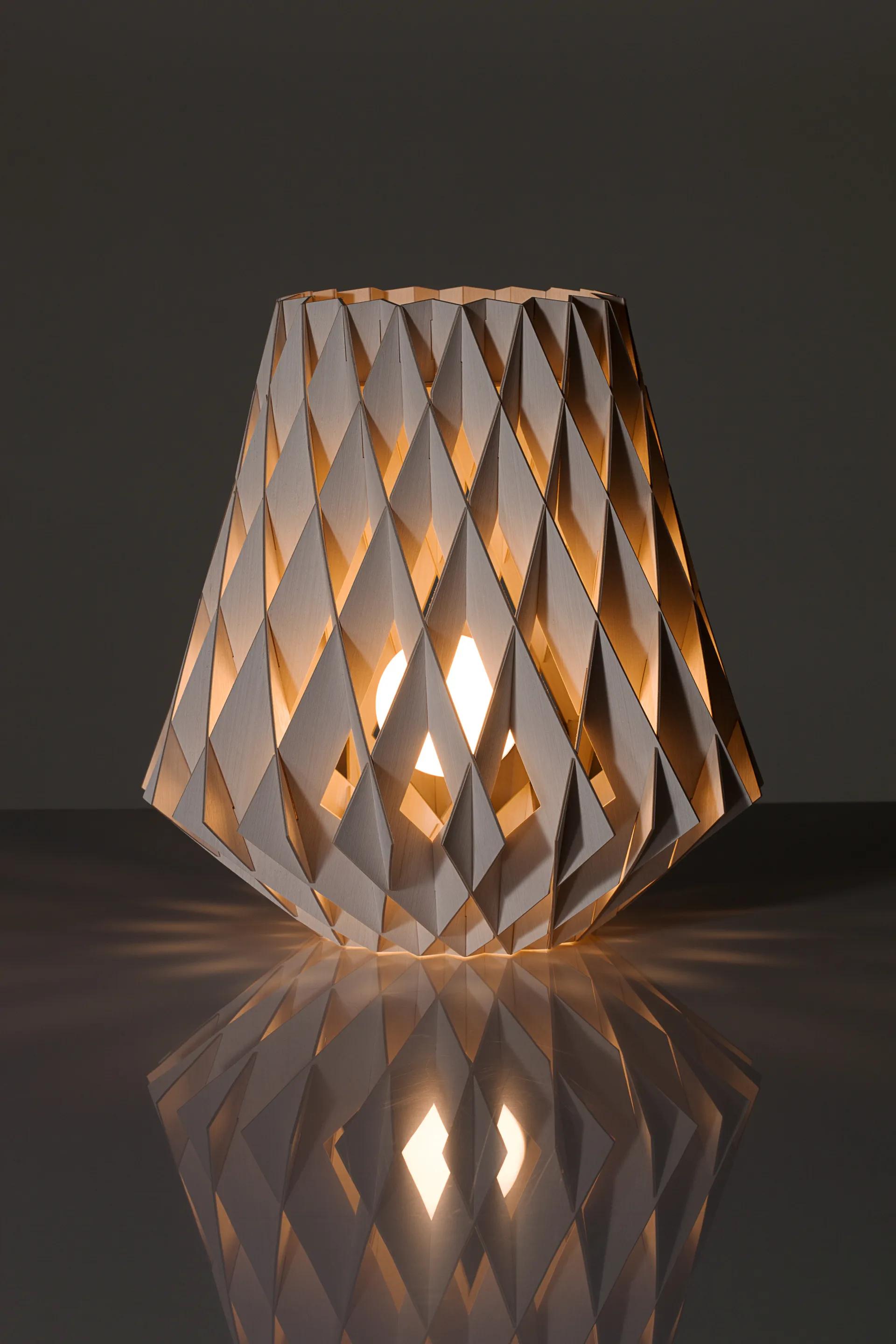 Candeeiro de mesa Pilke Signature Ø28 cm, Branco Pilke