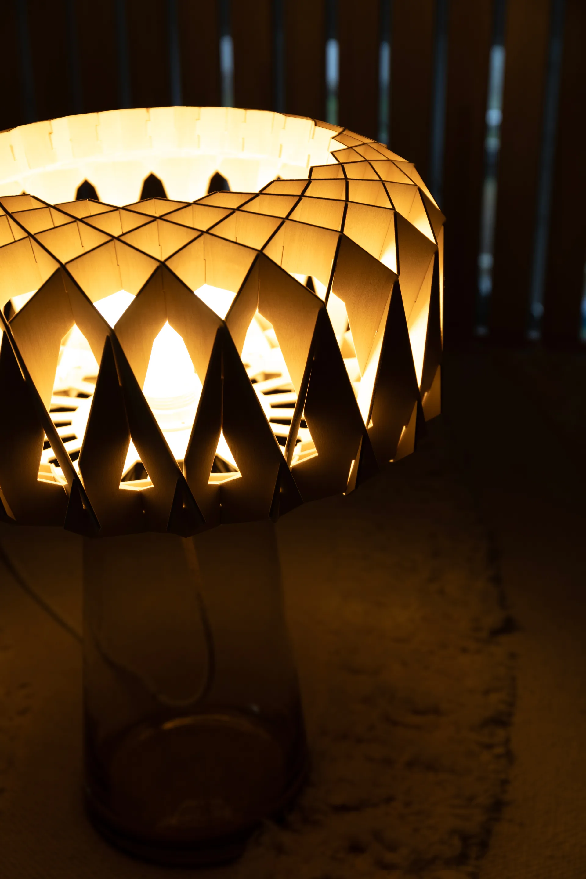 Signature 35 candeeiro de mesa, Âmbar-bétula, Ø36,5x53 cm Pilke